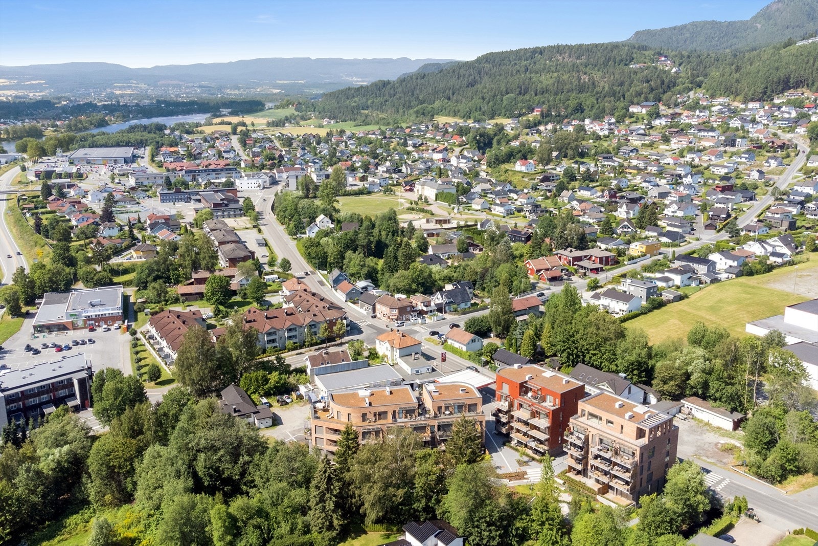 Det er kort vei til Krokstad barneskole samt marka fra boligen Galleribilde