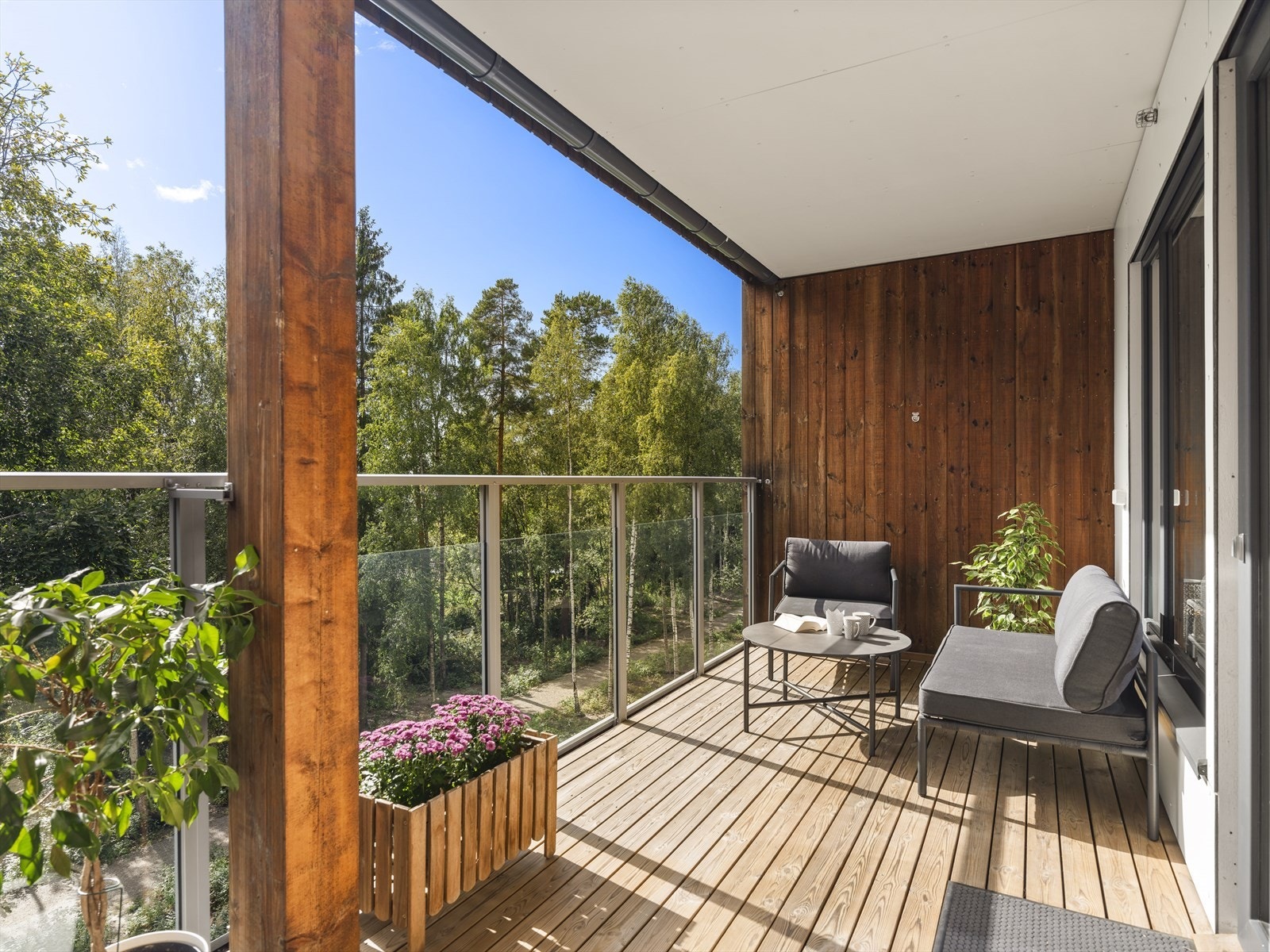 Velkommen til Nordbyveien 74! Stor, vestvendt terrasse med utvendig bod Galleribilde