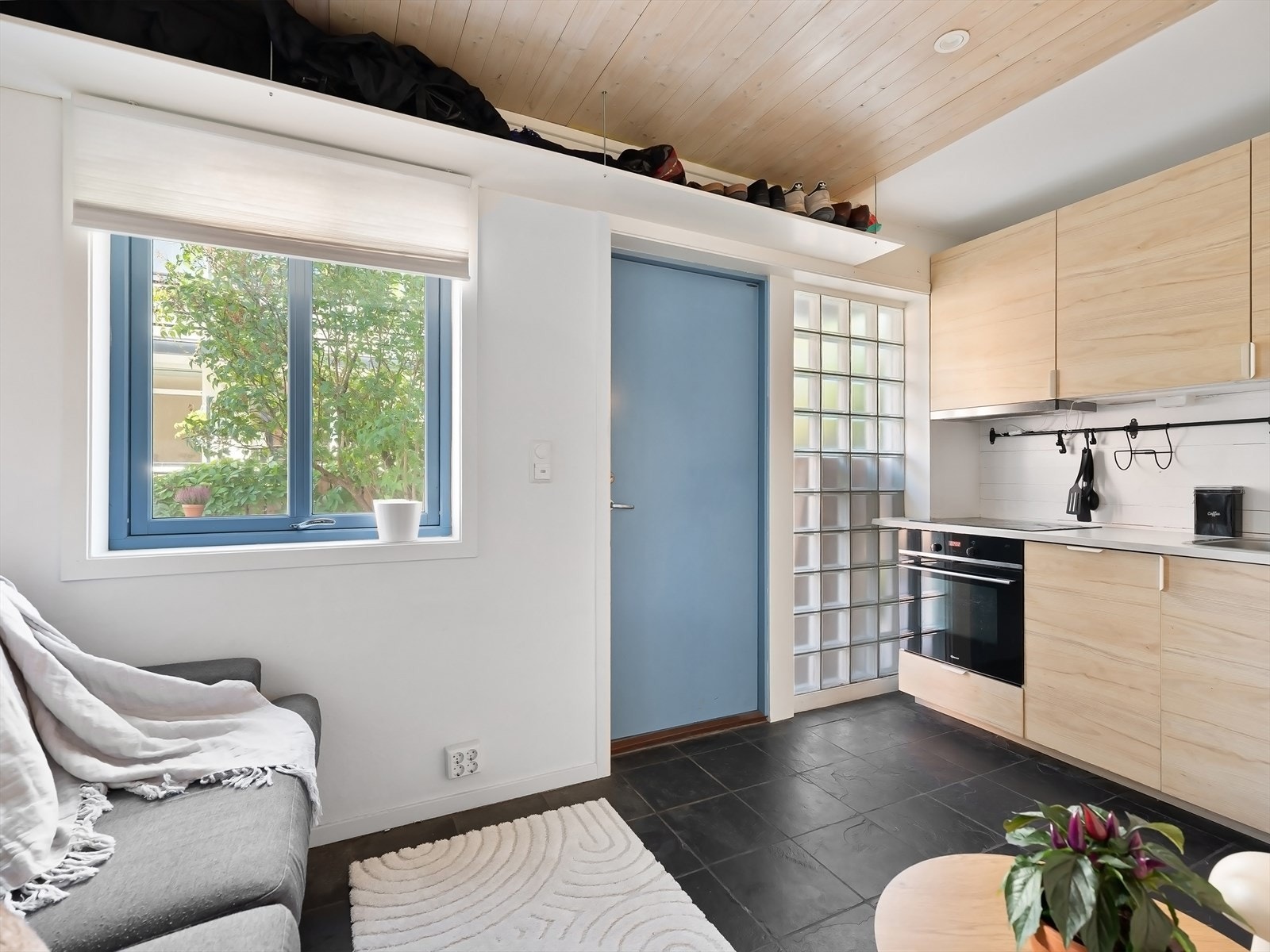 Boligen har en egen utleiedel på 20 kvm. Pt leid ut for 14 700 per mnd Galleribilde