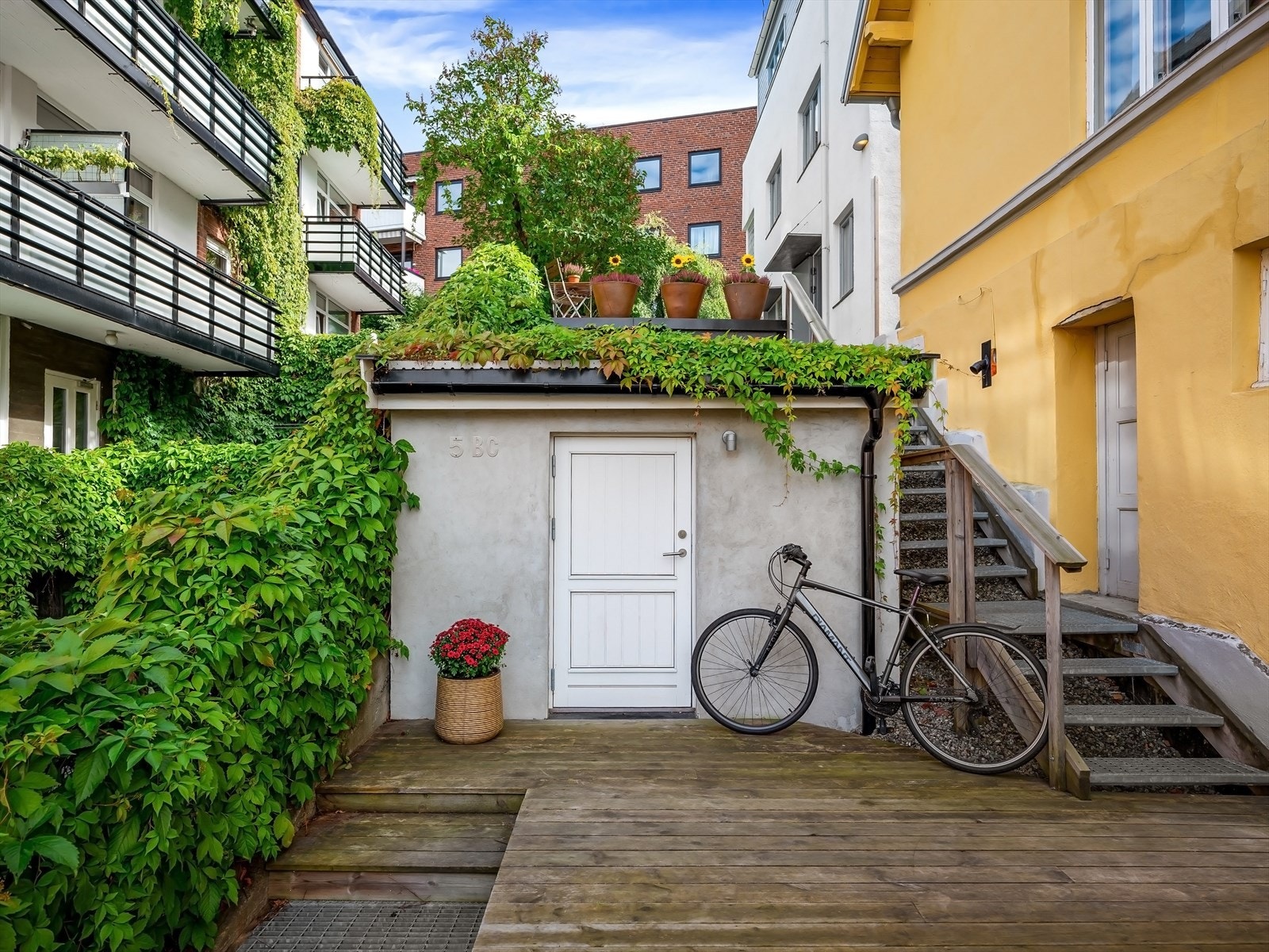 Praktisk utebod tilhørende boligen, ca. 7 kvm (GUA ca. 9 kvm) Galleribilde