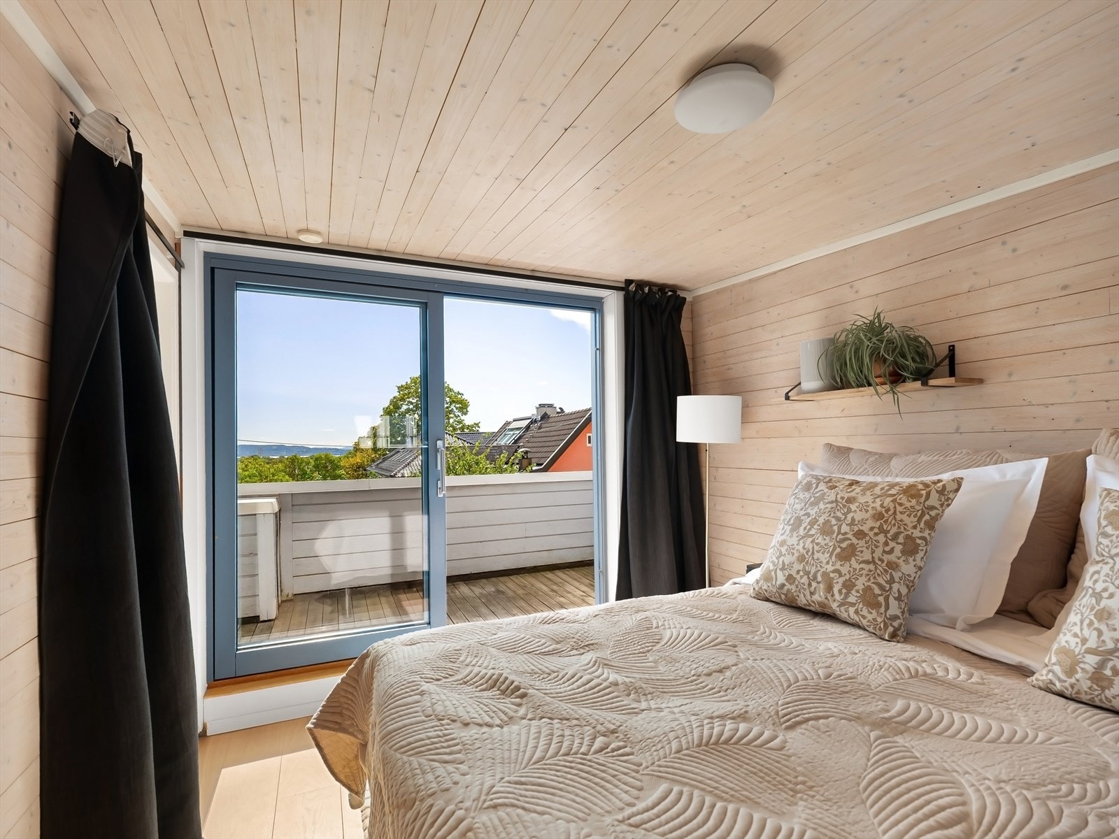 Øverste etasje er i dag innredet med soverom og kontor Galleribilde