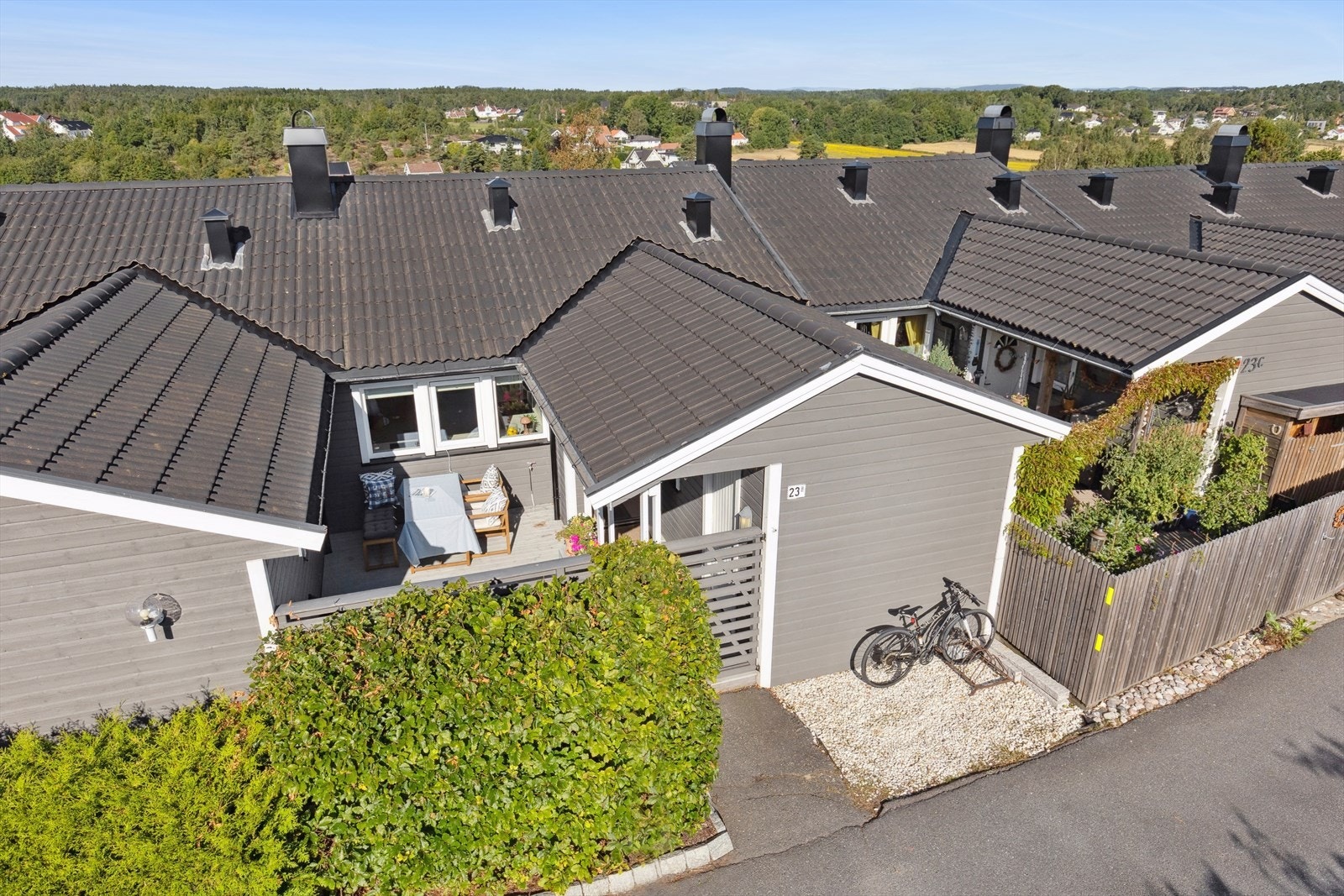 Usejnert også mot øst og inngangspartiet. Galleribilde