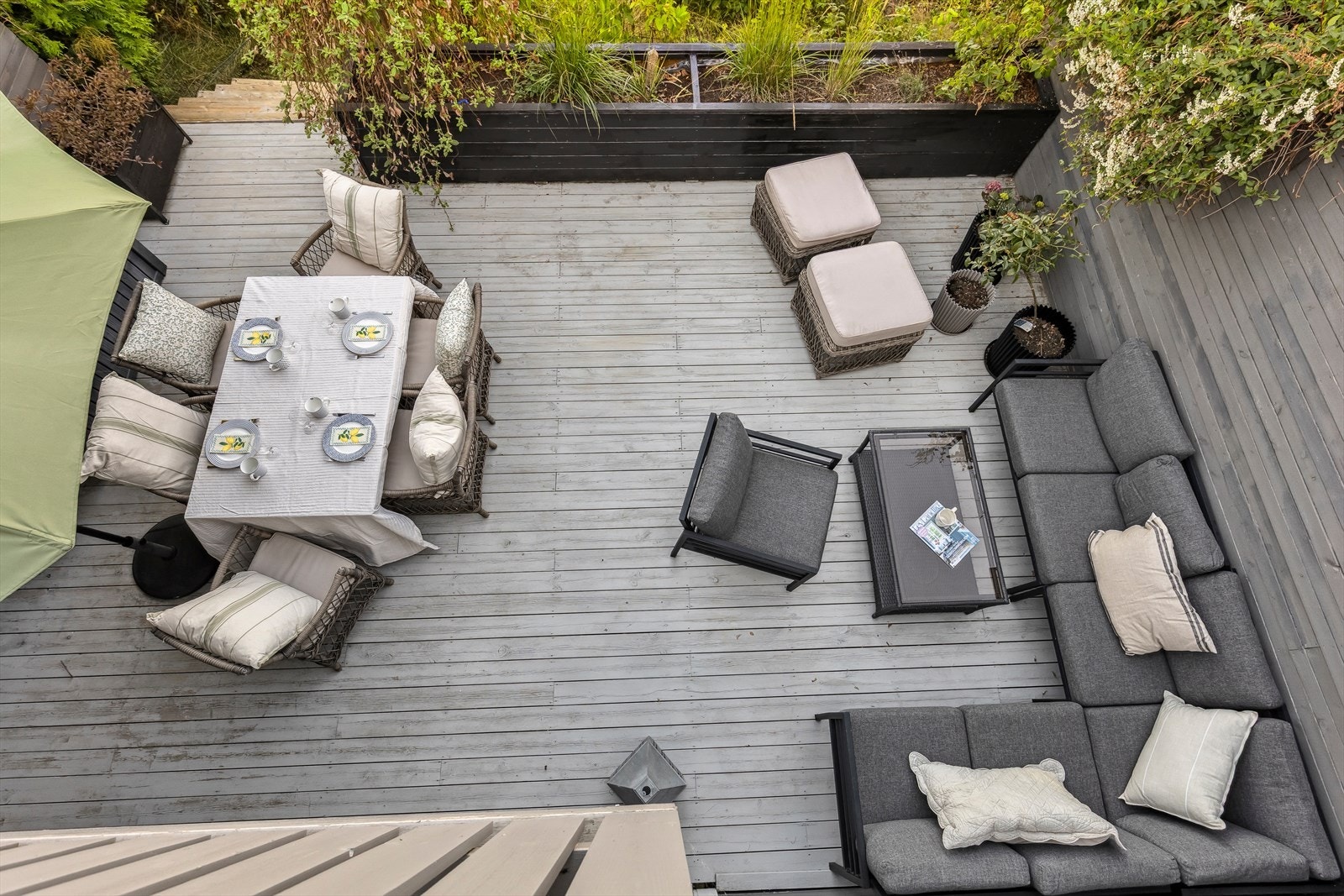 Usjenert og stor terrasse mot vest, god plass til hele familien. Galleribilde