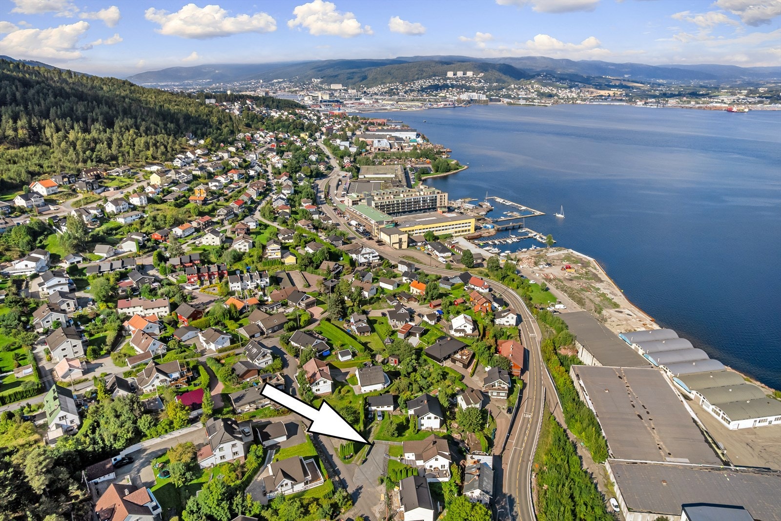 Fra boligen bruker du ca 10-15 minutter med sykkel til Drammen stasjon Galleribilde