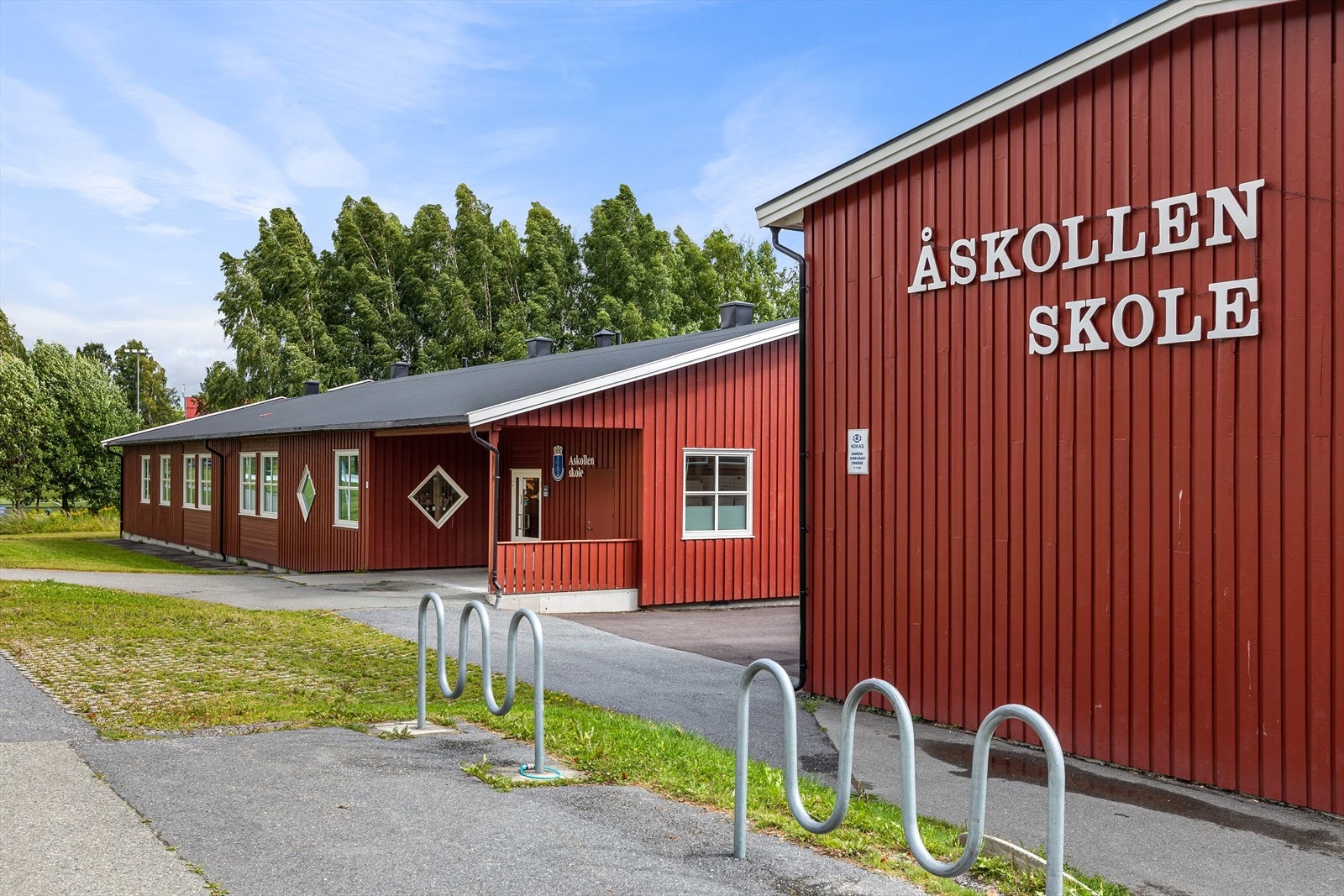 Åskollen skole ligger like ved (1.-7. klasse) Galleribilde