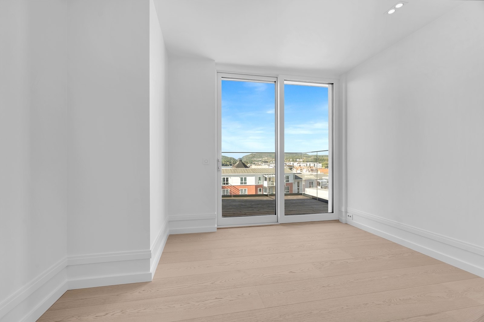 Soverom 2 med direkte utgang til privat balkong. Galleribilde