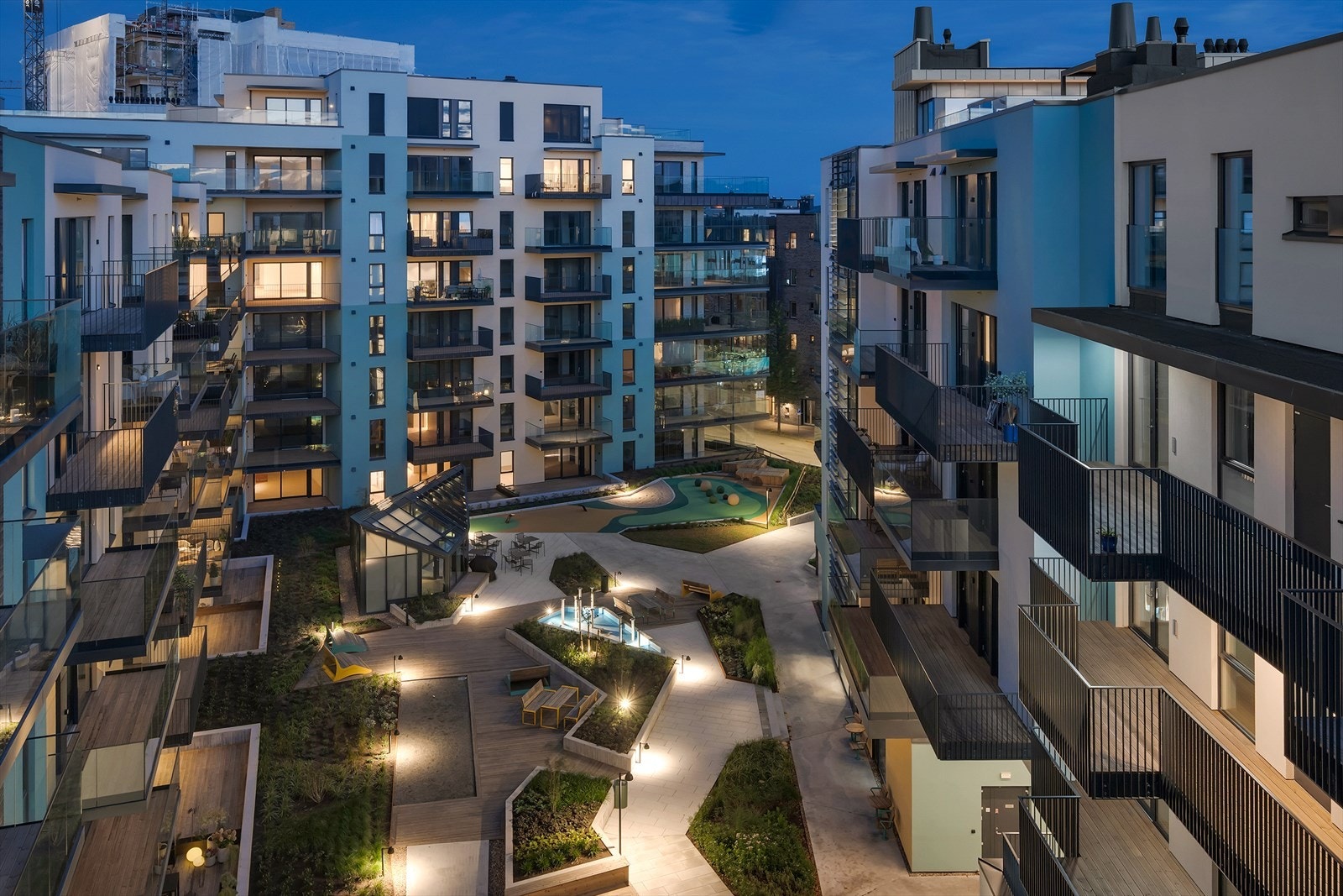 Denne perlen er en eksklusiv toppleilighet i 6. etasje, med nærhet til alt du trenger i hverdagen! Galleribilde