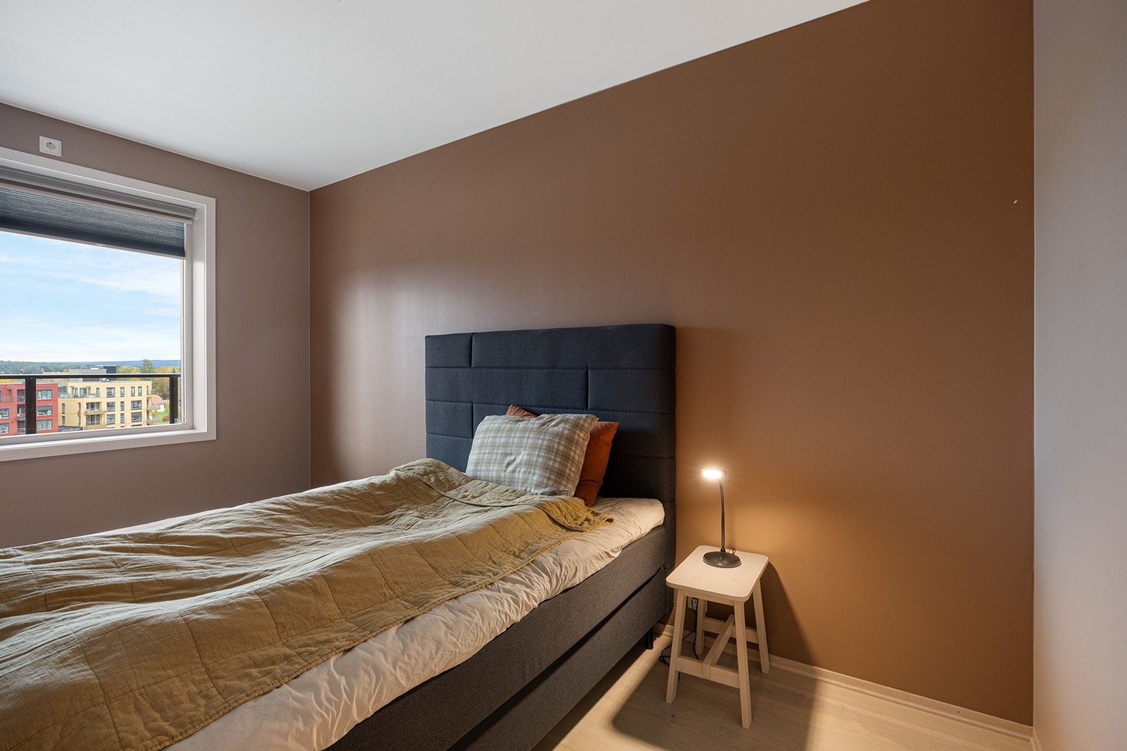 Soverommet har god plass til seng og gardrobeløsning Galleribilde