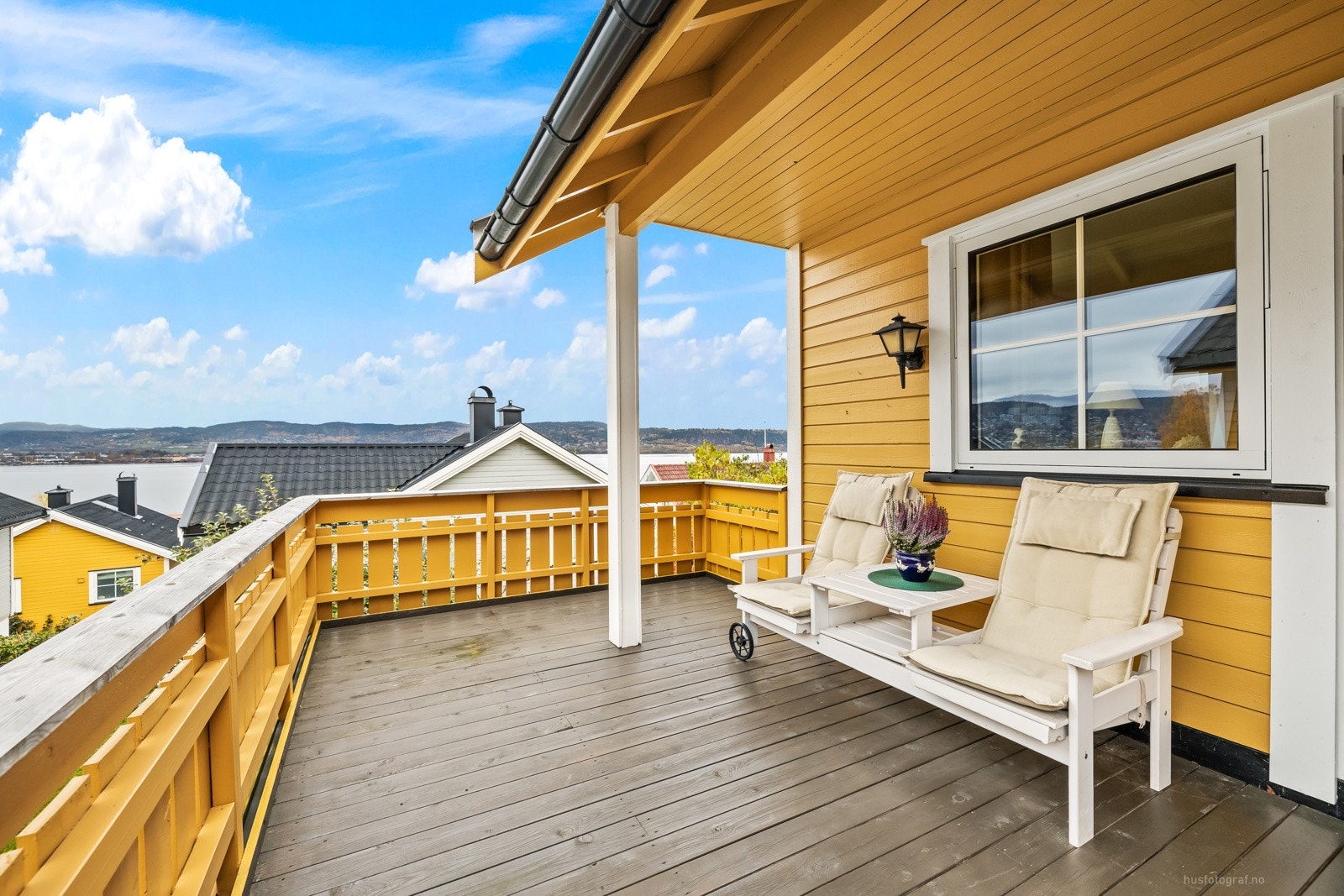 14 kvm terrasse med fin utsikt retning Drammensfjorden. Galleribilde