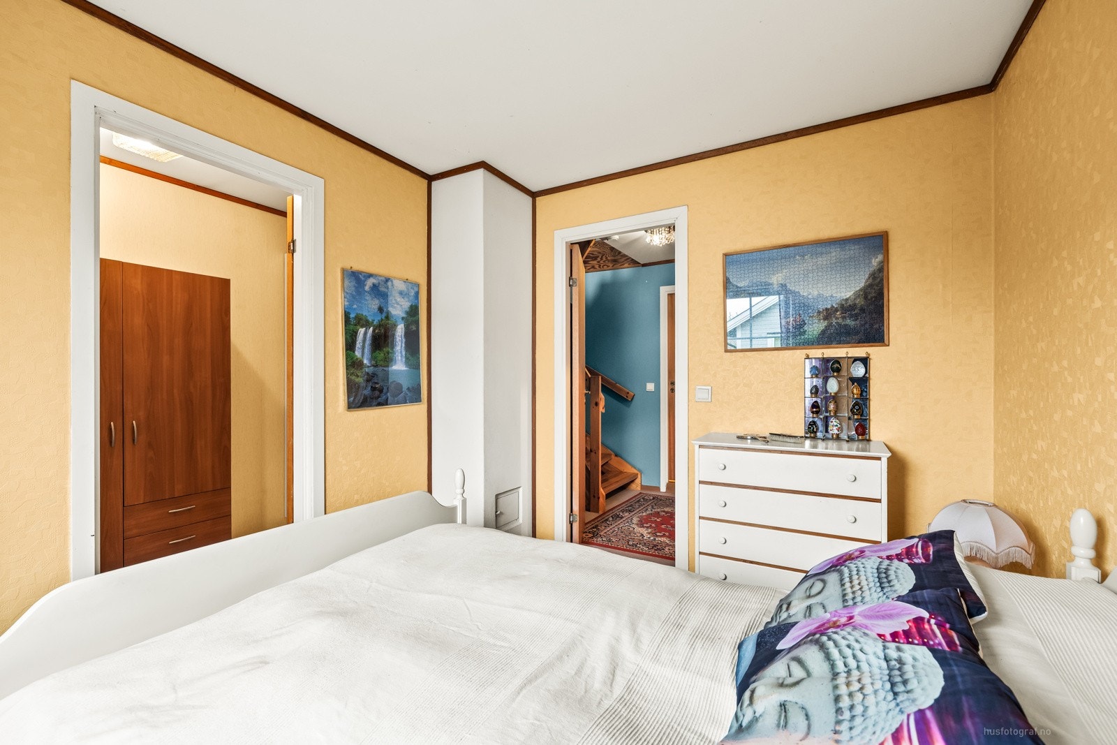 Fra soverommet er det direkte inngang inn til bod/garderobe. Galleribilde