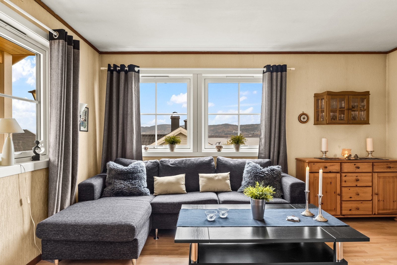 Lys og luftig stue. Galleribilde