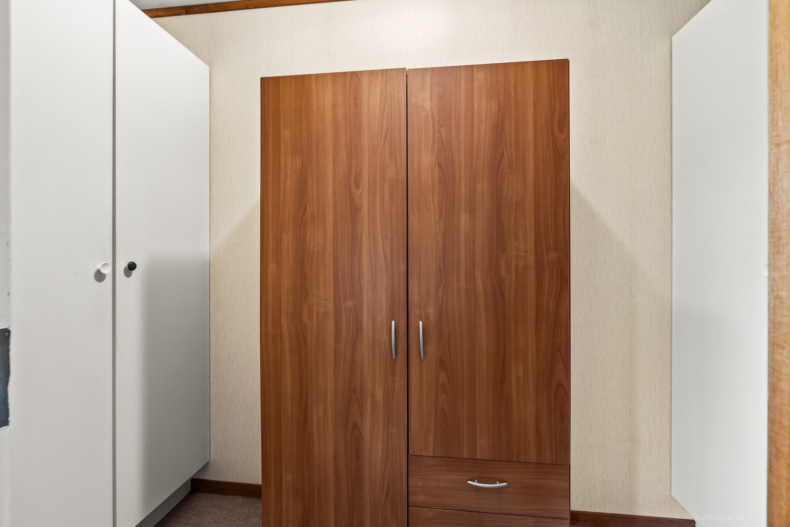 Bod/garderoberom ved soverommet. Galleribilde