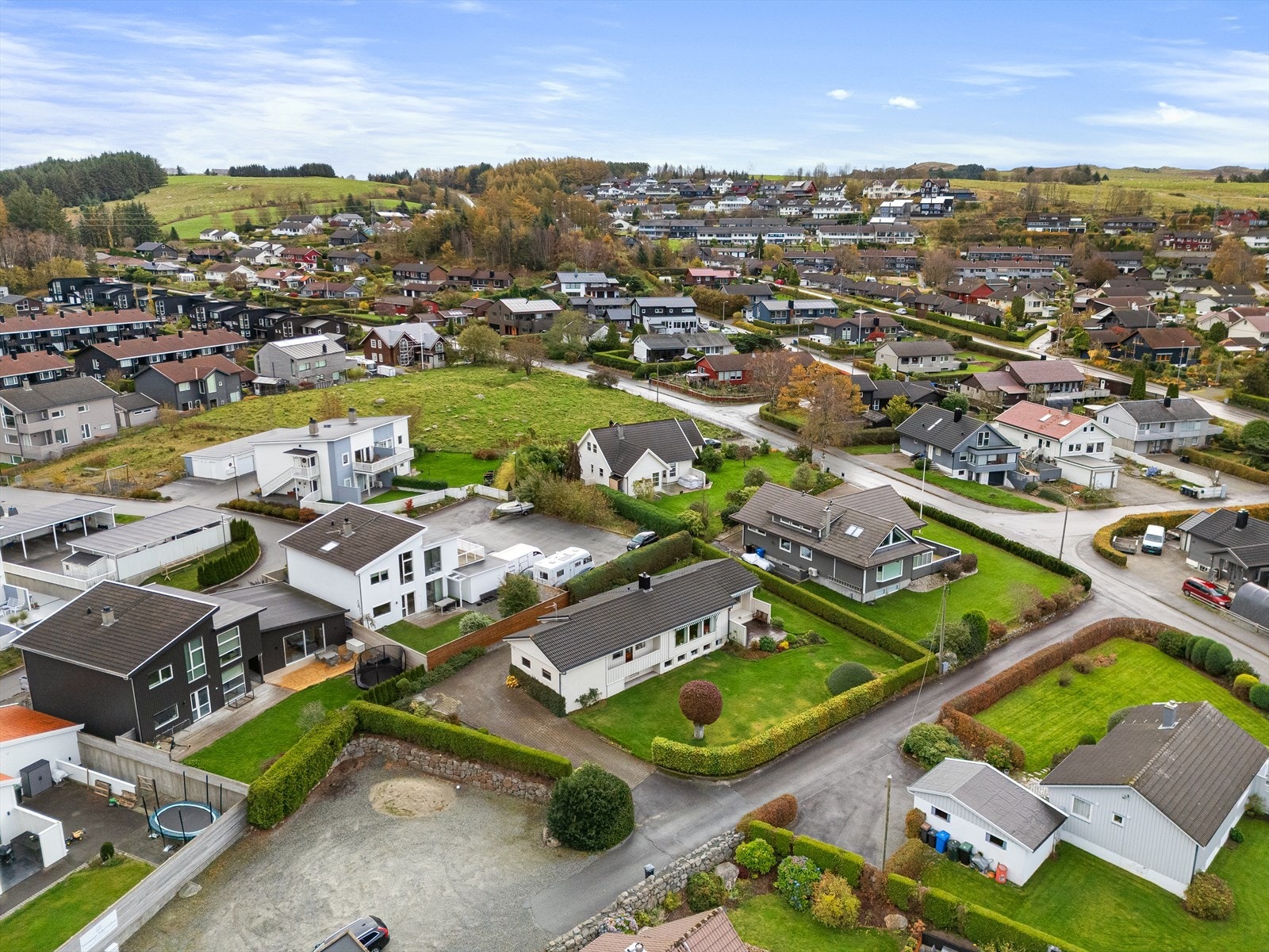 Nærhet til turområder som Stemmen, Kalbergskogen og Frøylandsvatnet. Galleribilde