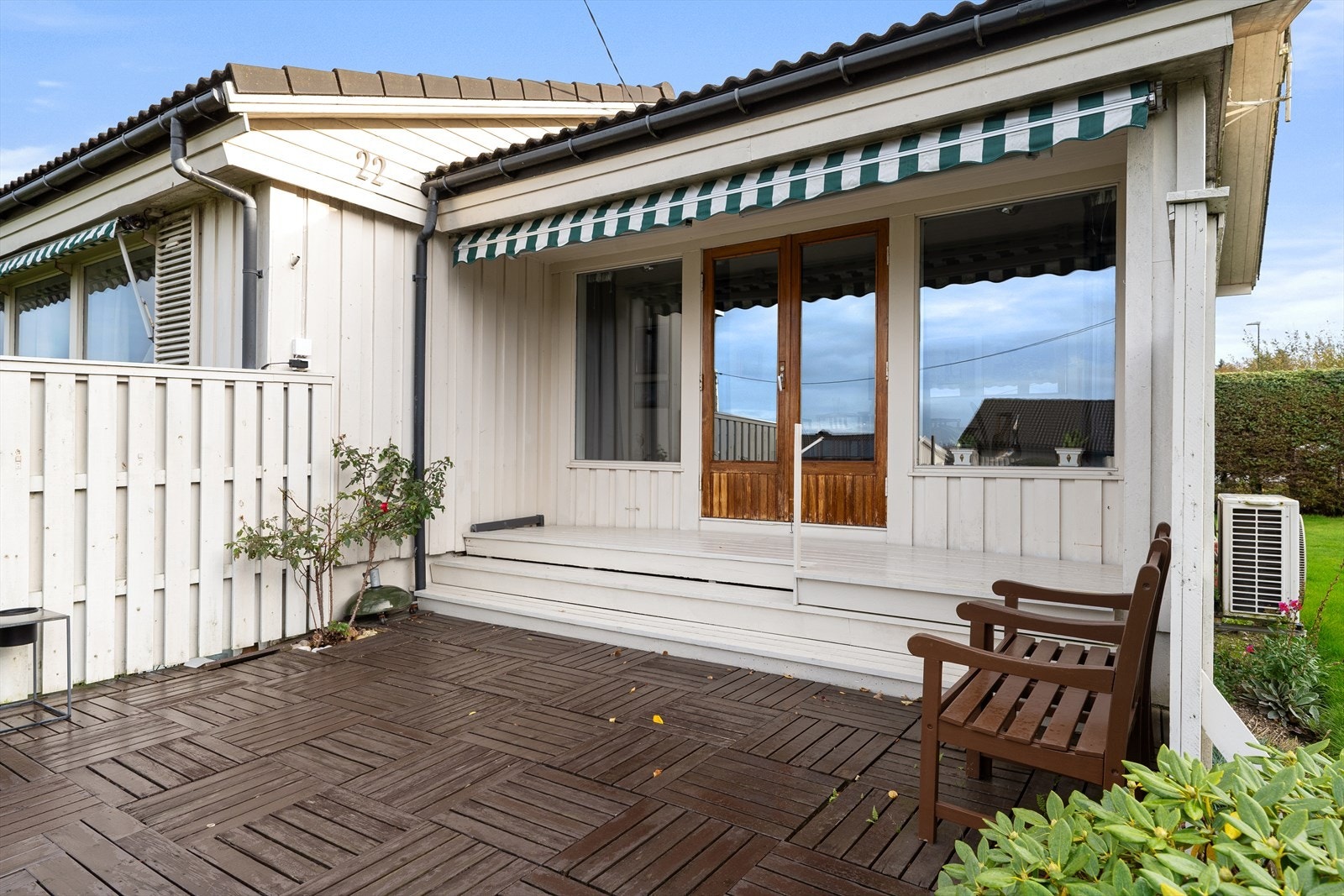 Direkte utgang fra spisestuen, noe som gjør det til et naturlig forlengelse av boligens oppholdsrom. Galleribilde