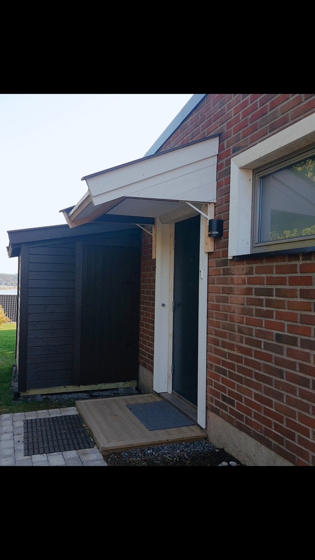 Utvendig bod ved inngangen Galleribilde