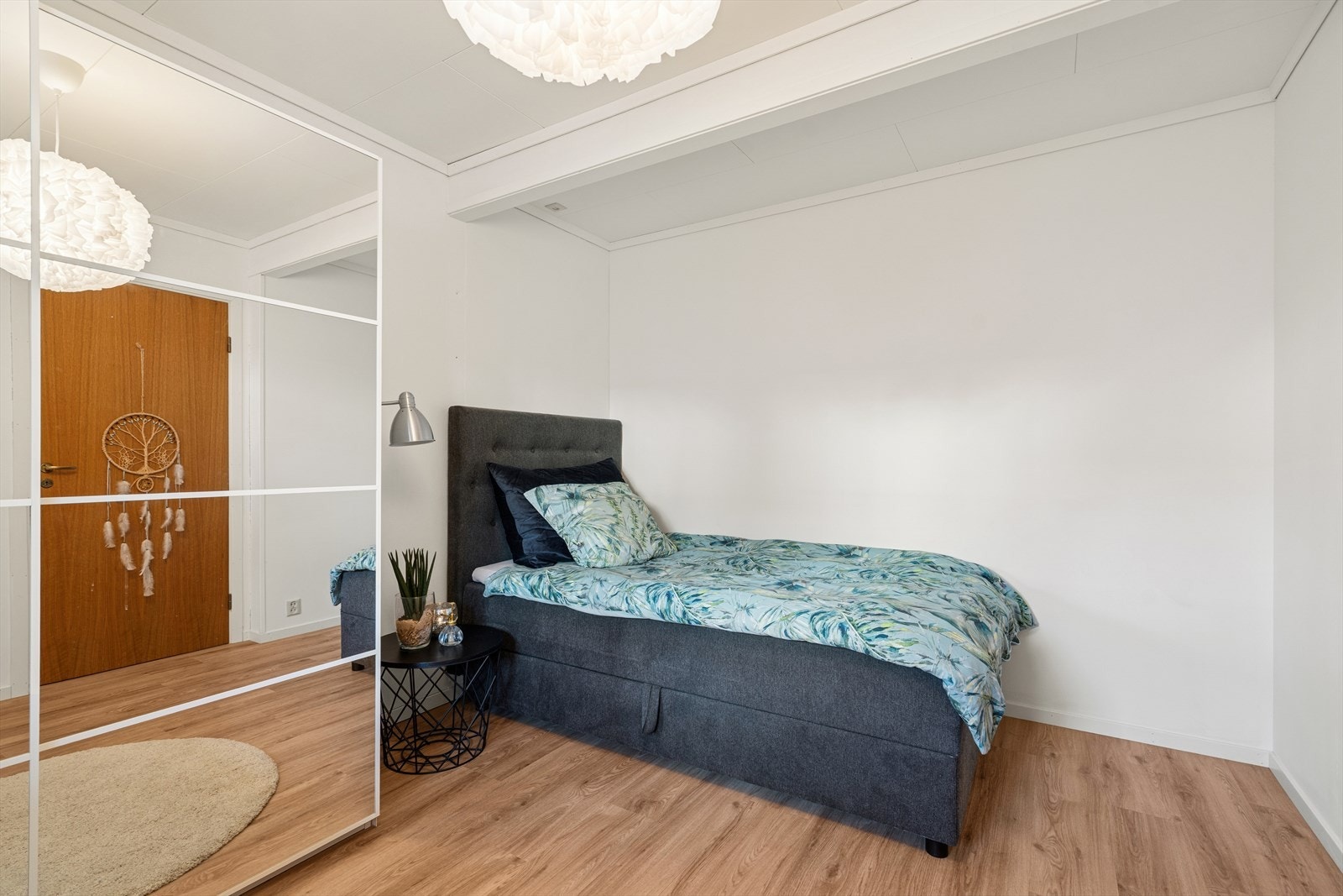 Dersom man ønsker det kan leiligheten beboes på en flate - og så har man 2.etasje som gjestefløy Galleribilde