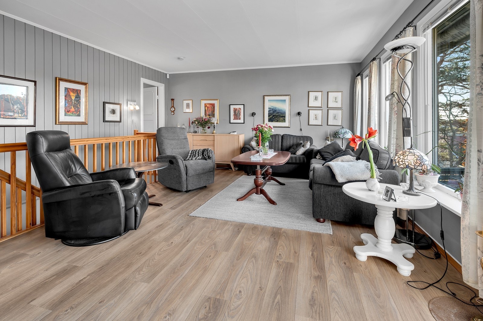 Fra stuen er det direkte inngang til spisekammer/soverom Galleribilde