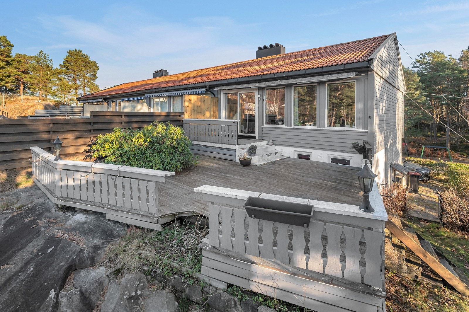 Hyggelig uteområde med umiddelbar nærhet til barnehage Galleribilde