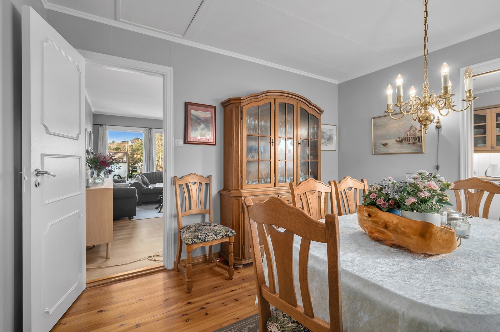 Spisestue/soverom Galleribilde