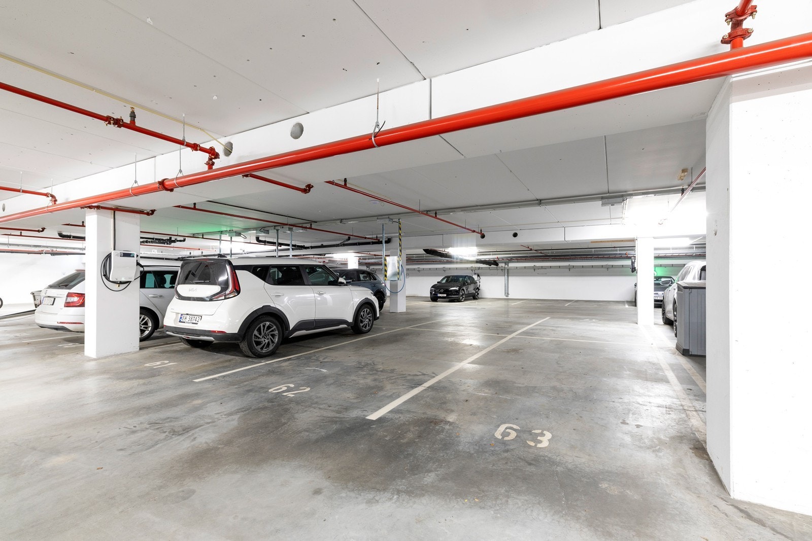 Medfølger p-plass i garasjekjeller. Galleribilde