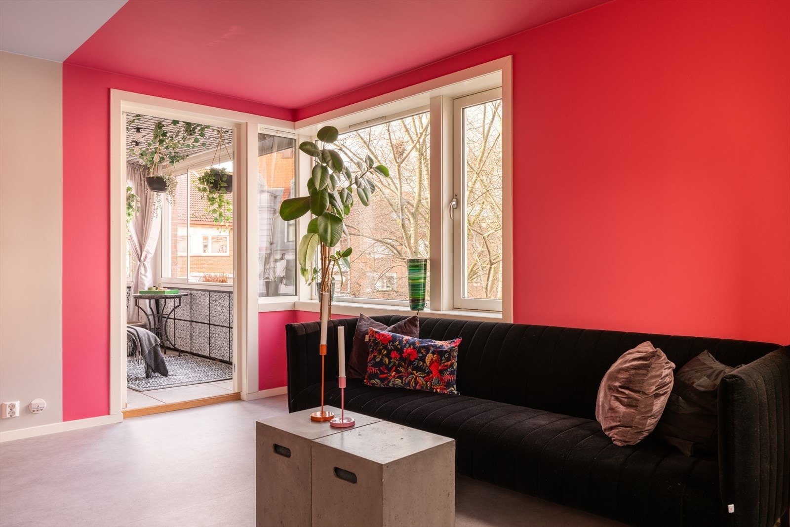 Fra stuen har du direkte tilgang til en herlig, innglasset balkong. Galleribilde