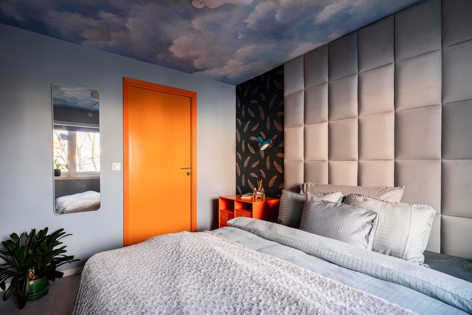 Fargekombinasjonen bidrar til en lun og avslappende stemning. Galleribilde