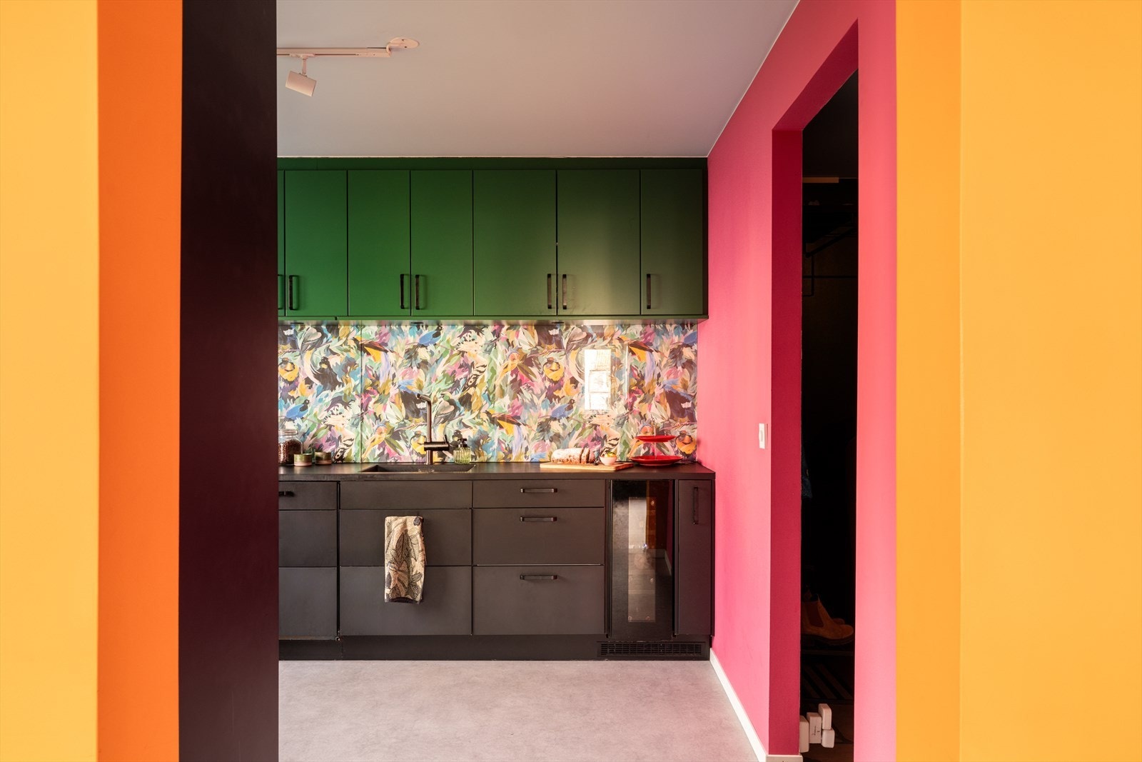 Leiligheten byr på en svært god og gjennomgående planløsning med separat kjøkken. Galleribilde