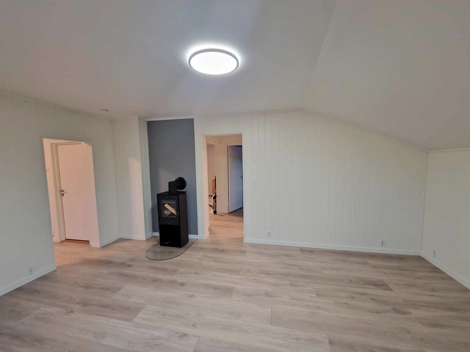 Stue - med peis for vedfyring Galleribilde