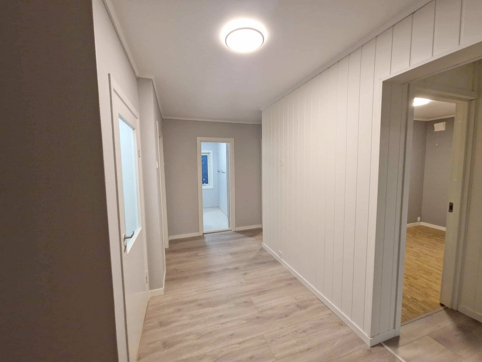 Mellomgang mot soverom og bad Galleribilde