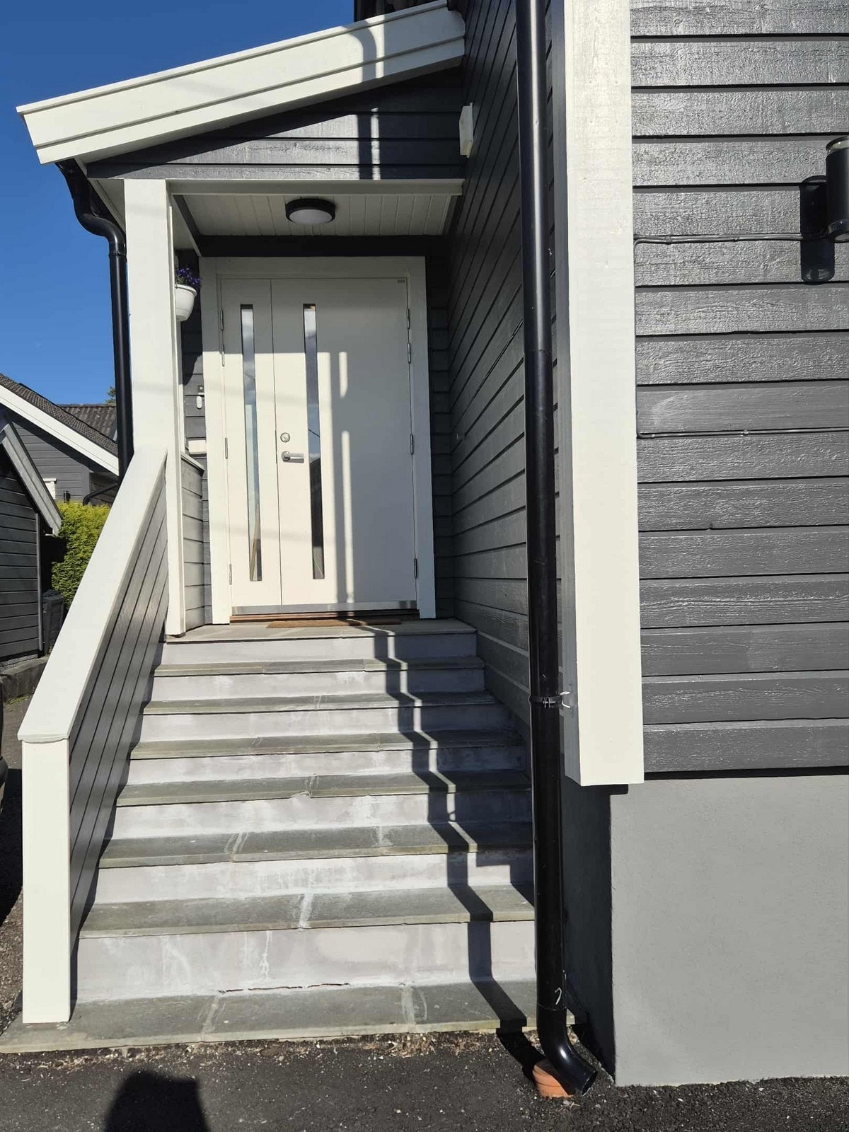 Felles entrè til begge leilighetene. Galleribilde