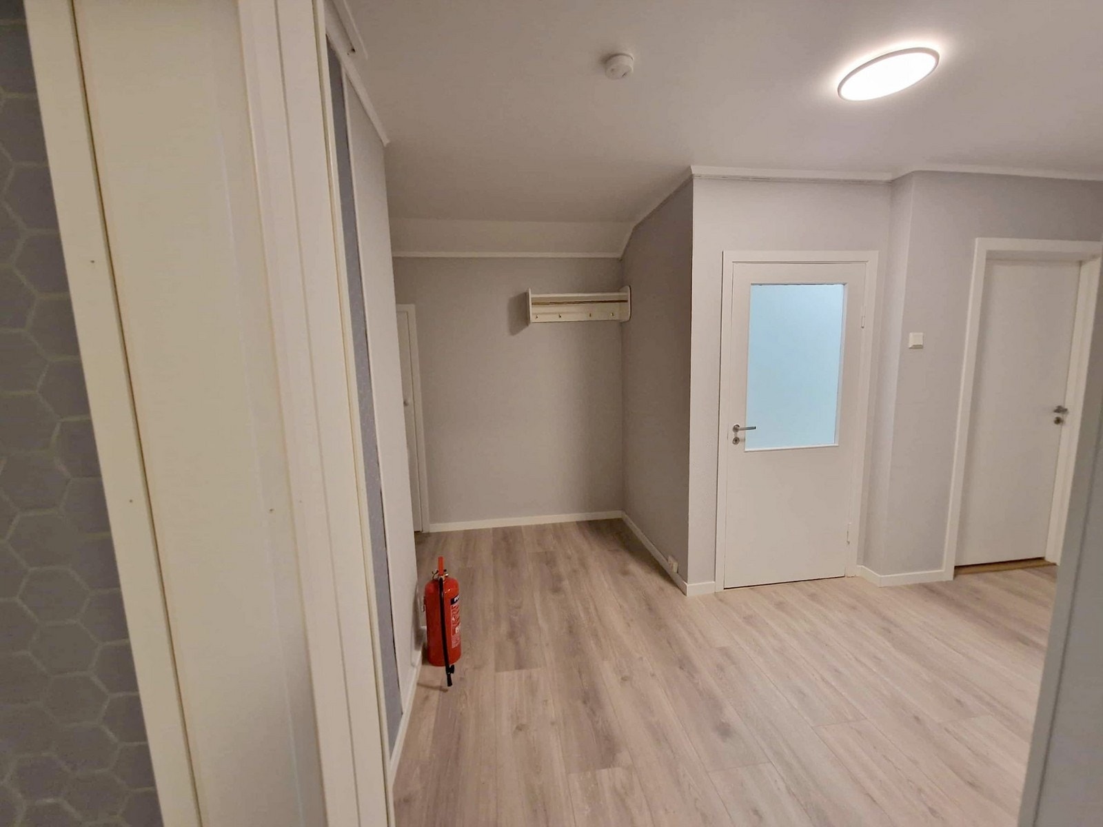 Mellomgang, fra stue Galleribilde