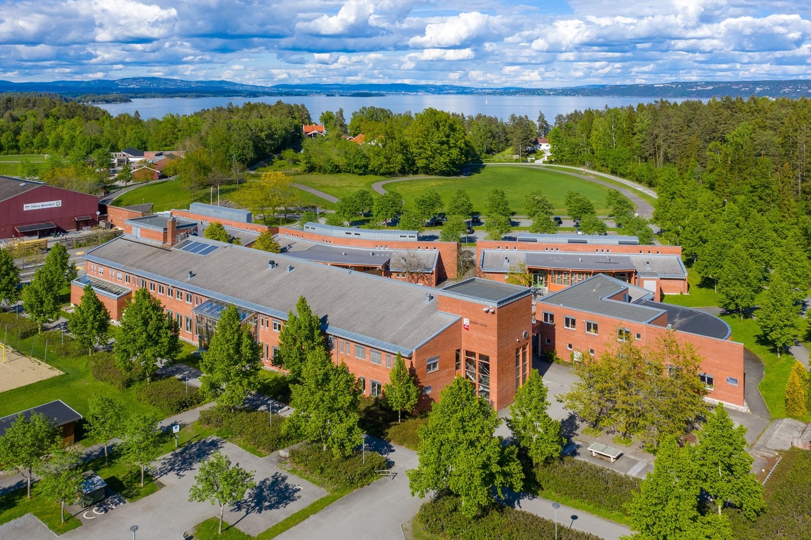 Vollen ungdomsskole. Galleribilde