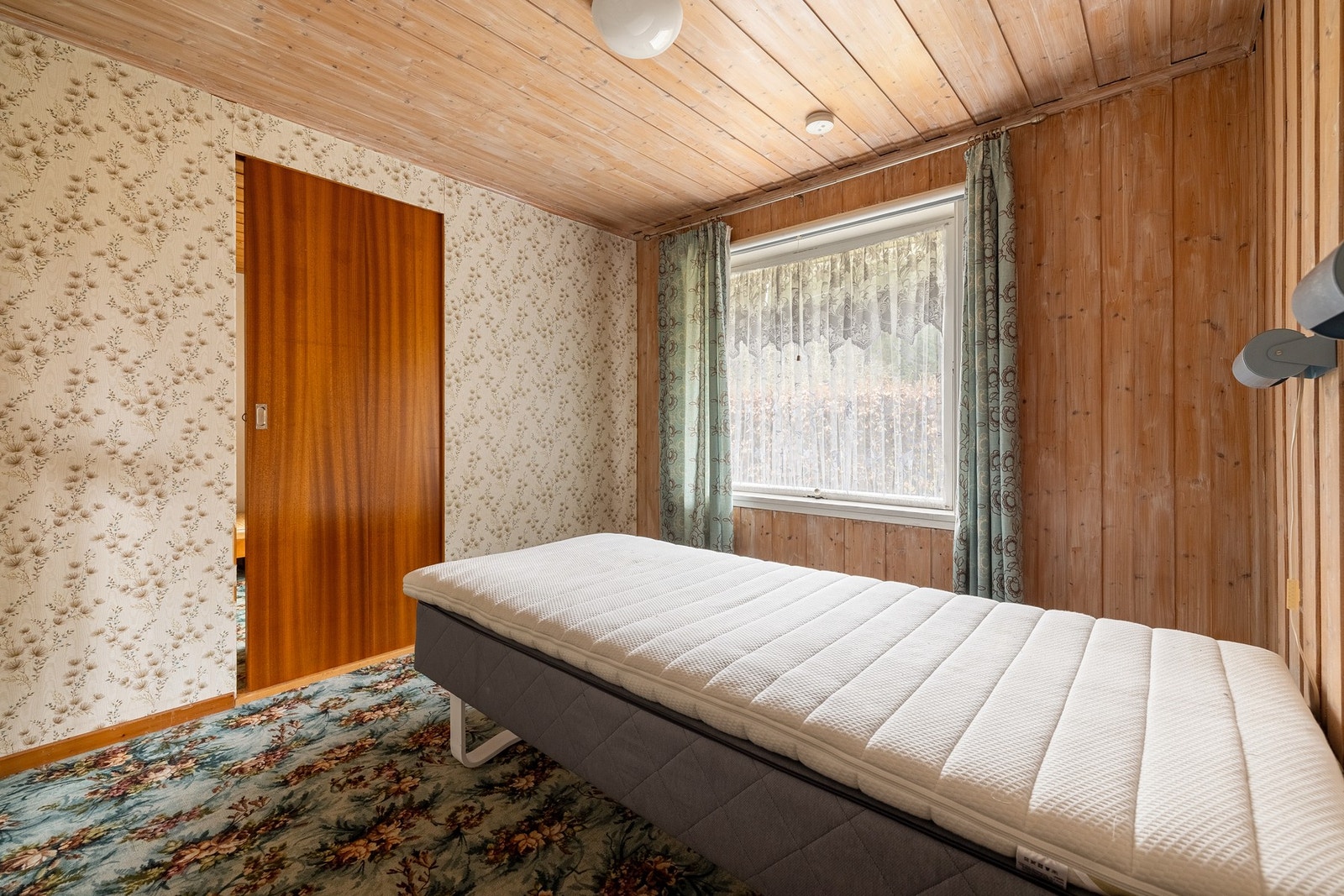 To soverom i denne etasjen måles til 7,8 kvm. og 7,9 kvm., men det gjøres oppmerksom på at disse soverommene er oppført som hobbyrom i byggetegningene. Galleribilde