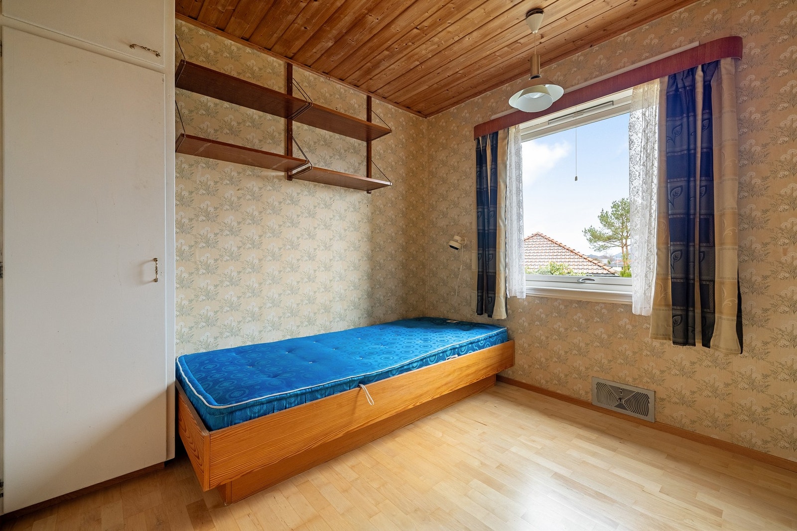 Det to andre soverommene i denne etasjen måles til 8,6 kvm. og 9 kvm. Galleribilde