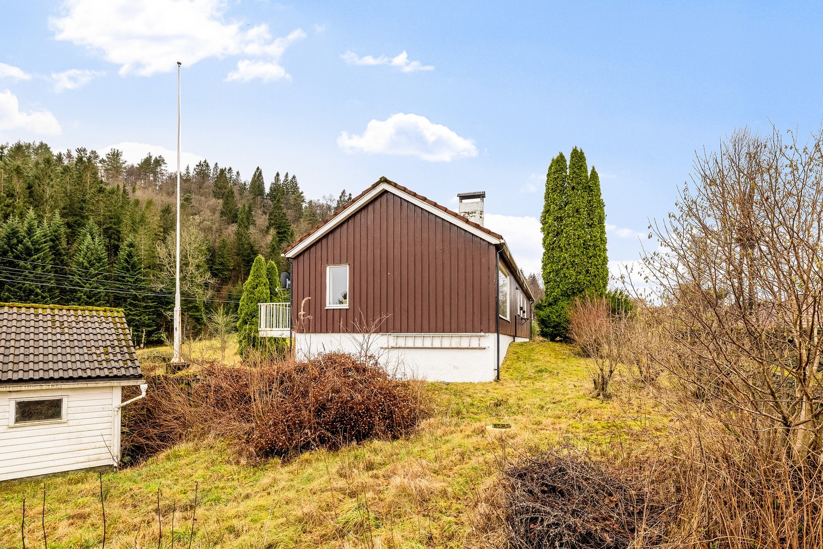 Barnevennlig beliggenhet med gangavstand til barnehage, barneskole, bussholdeplass og dagligvare! Galleribilde