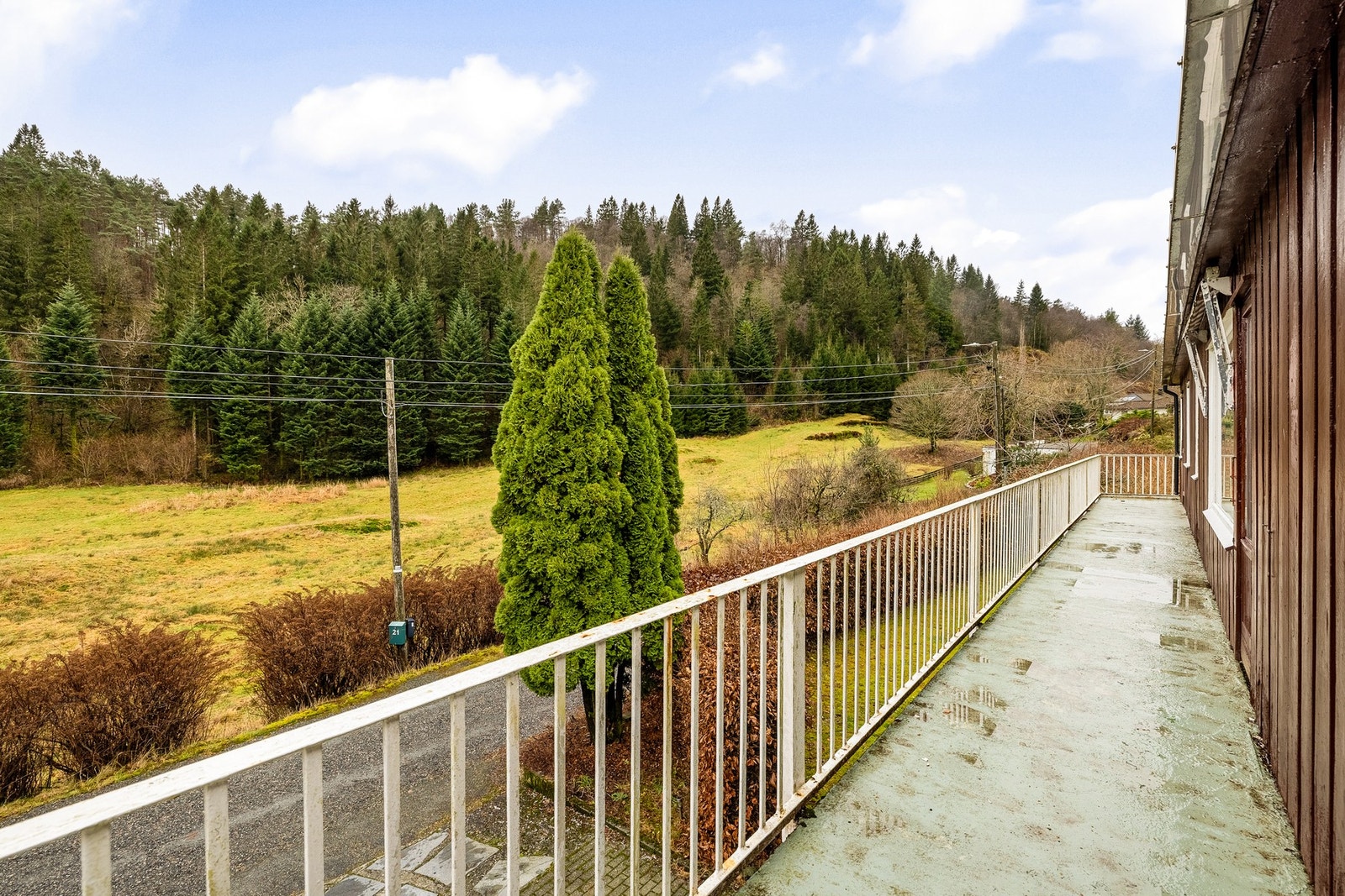 Da man ligger øverst til i boligfeltet har man en flott utsikt mot Hammarslandsfjellet. Galleribilde