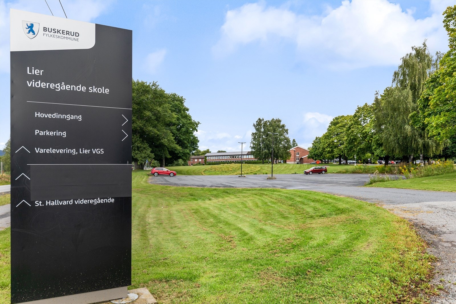 Ca. 25 minutters gangavstand til Lier videregående skole Galleribilde