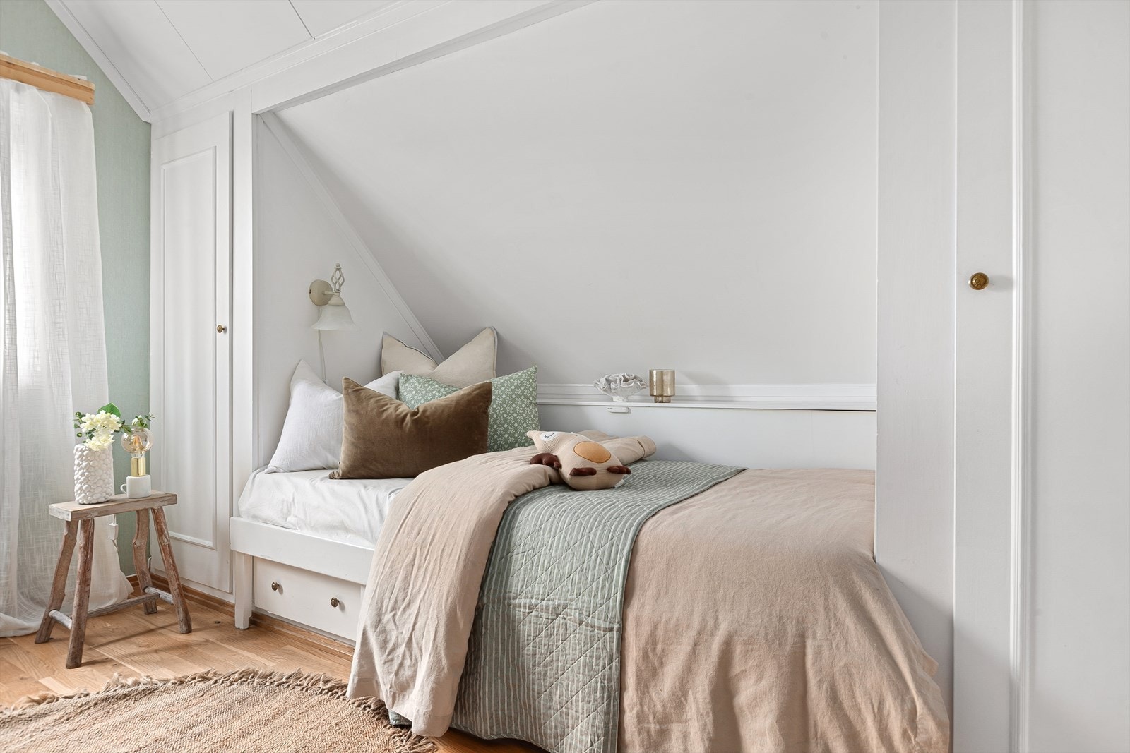 Nisjeløsningene gir også gode lagringsmuligheter under seng Galleribilde