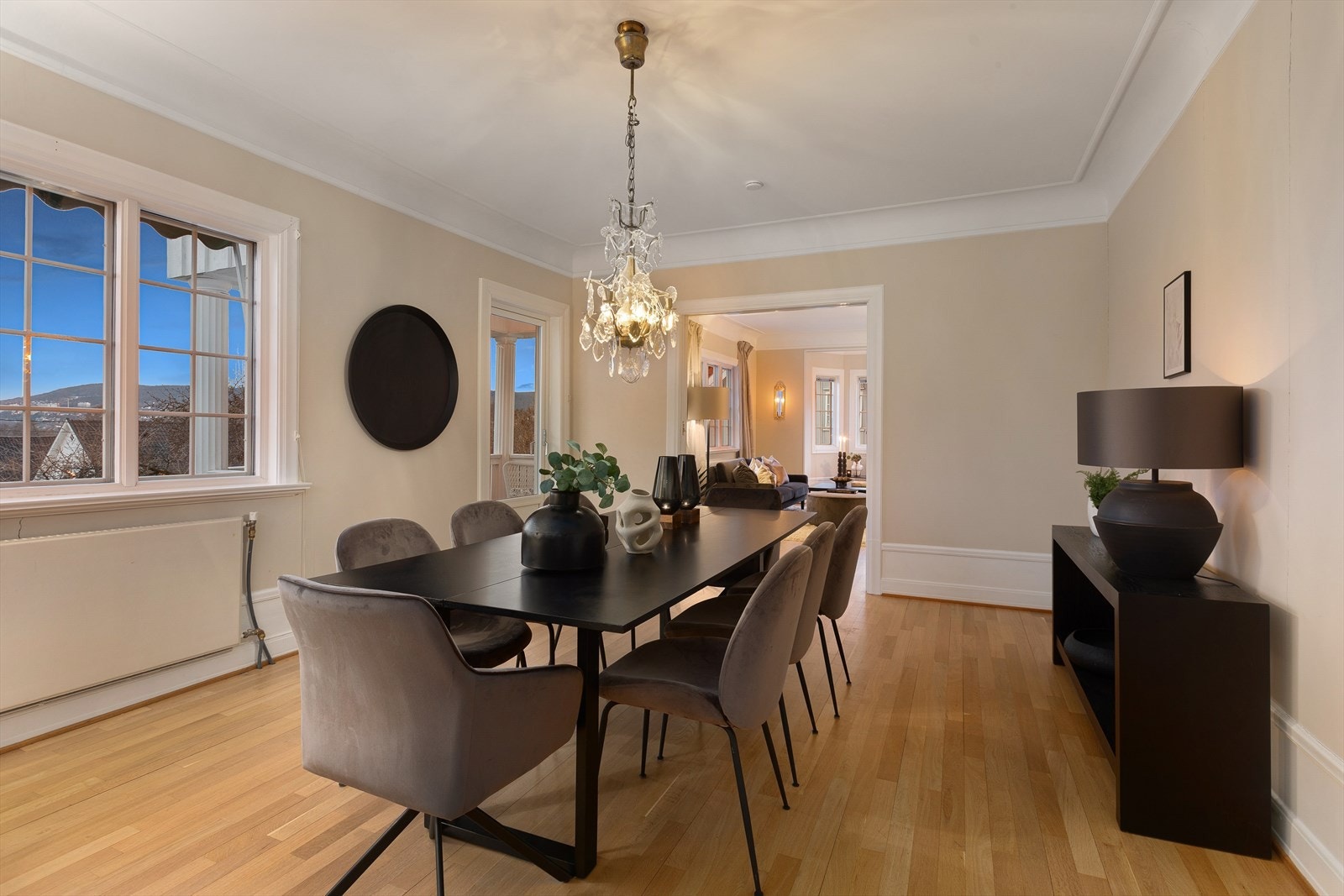 Spisestuen er av meget god størrelse Galleribilde