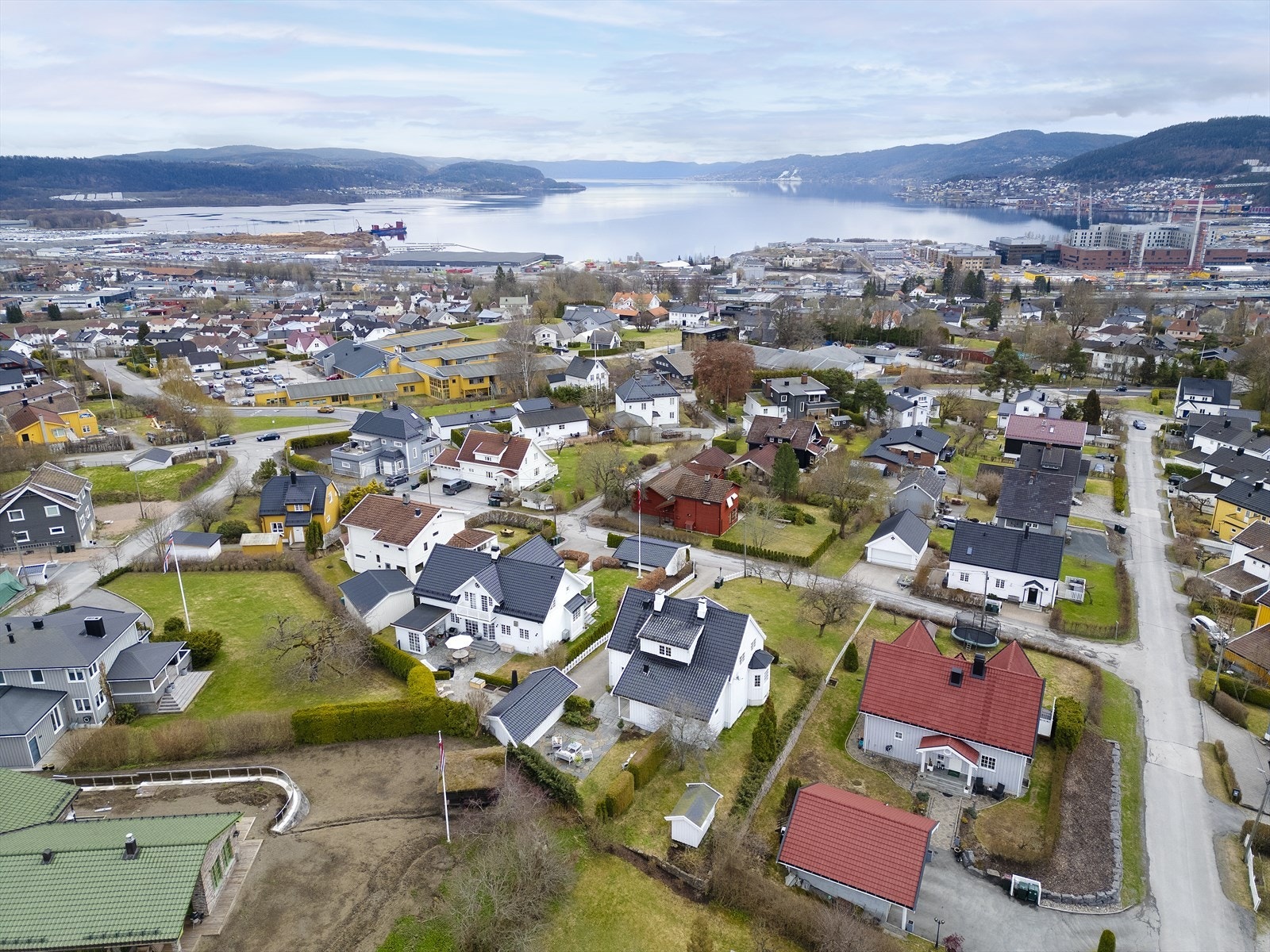 Det er også kort vei til både skole, barnehage, idrettsanlegg og nydelige tur-
og rekreasjonsområder Galleribilde