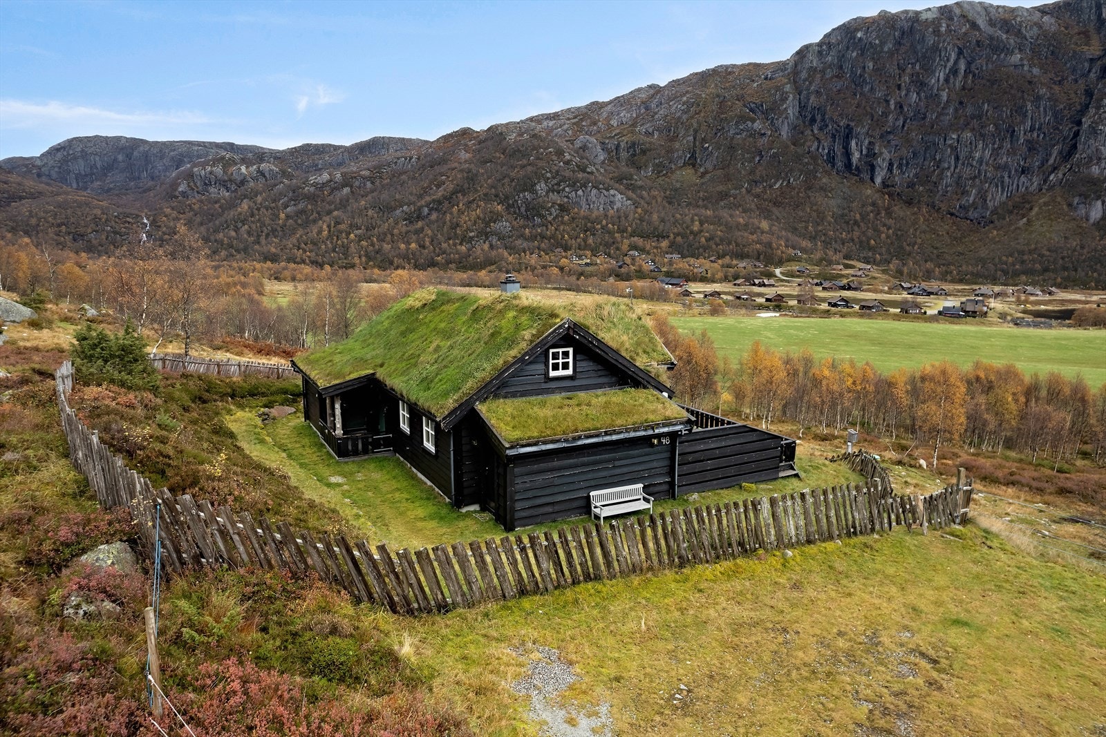 Hytta ligger i et populært hyttefelt på Rindane på Stavtjørn Galleribilde