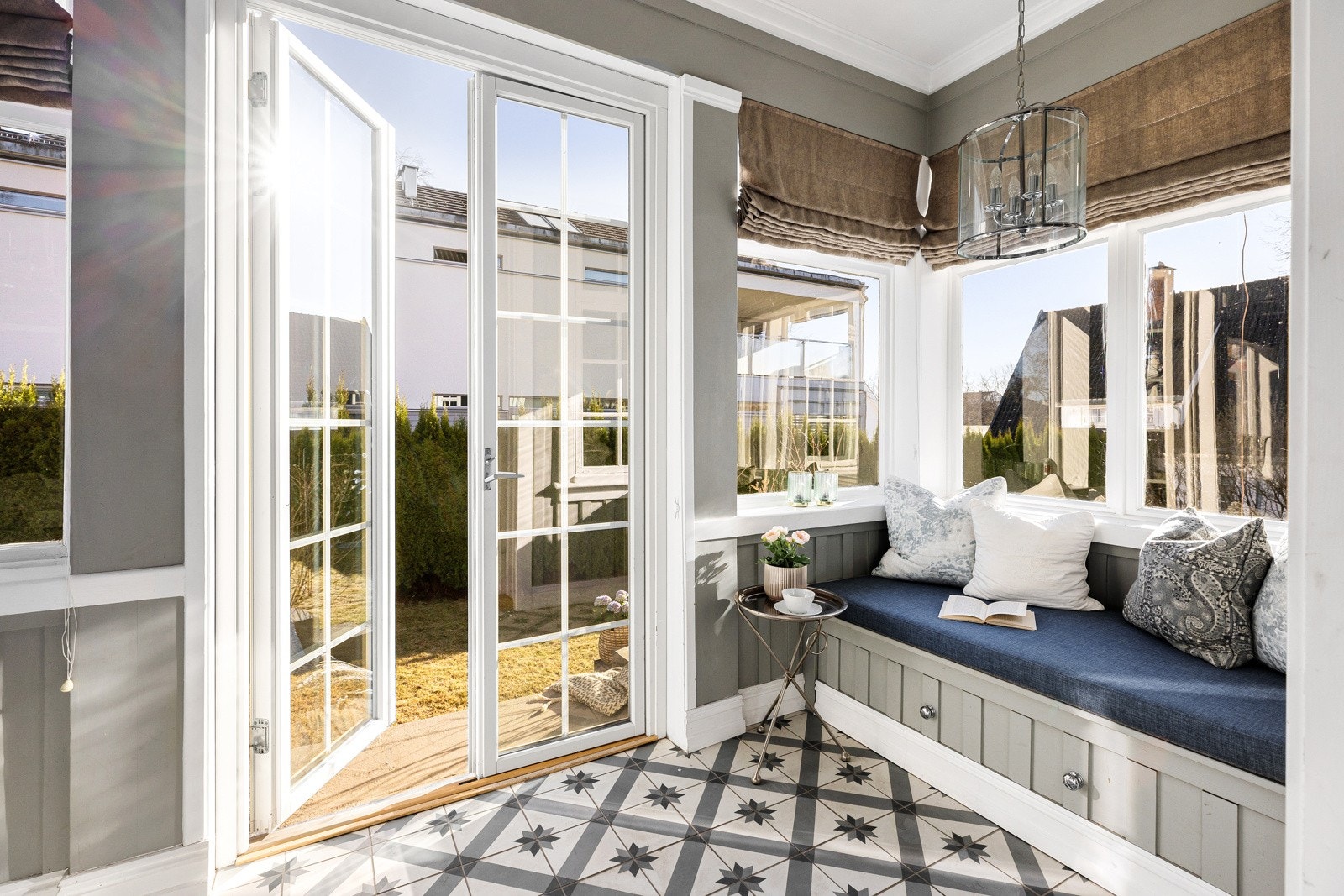 Vinterhagen gir en luftig overgang mellom stue og hage som kan benyttes gjennom hele året.