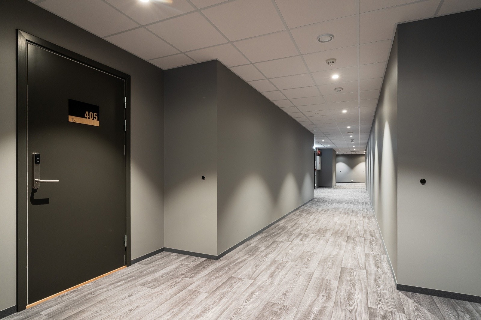 Bygget har pene fellesareal og felles adkomst fra trapp eller heis i bygget. Galleribilde