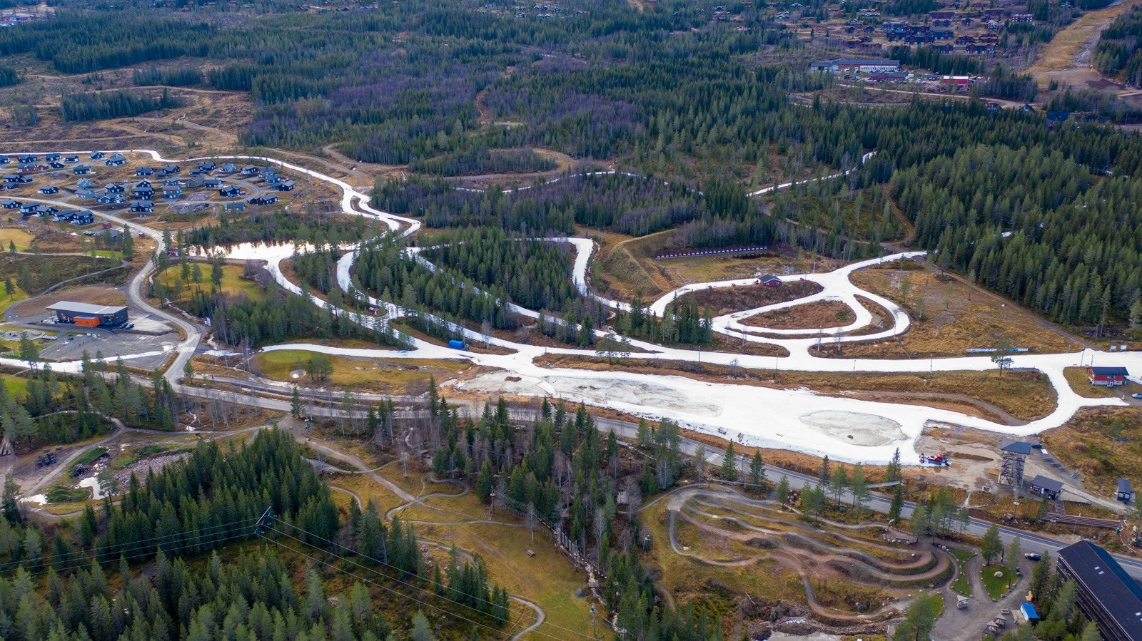 Trysil er også kjent for å være tidlig ute med langrennsløyper - her i Trysilfjell Arena Galleribilde