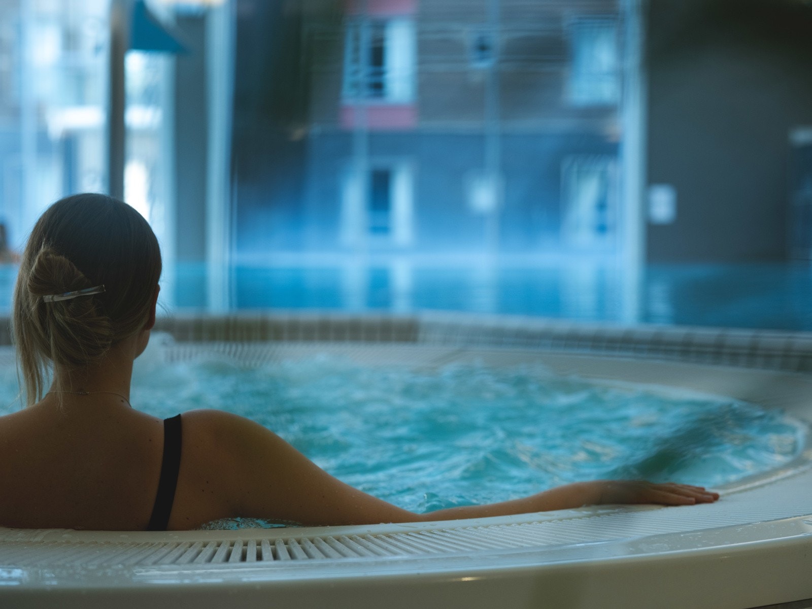 Nær leliigheten finner du hotellet med spa-anlegg, surfebølge, basseng, bowling, restaurant, bar osv. Galleribilde