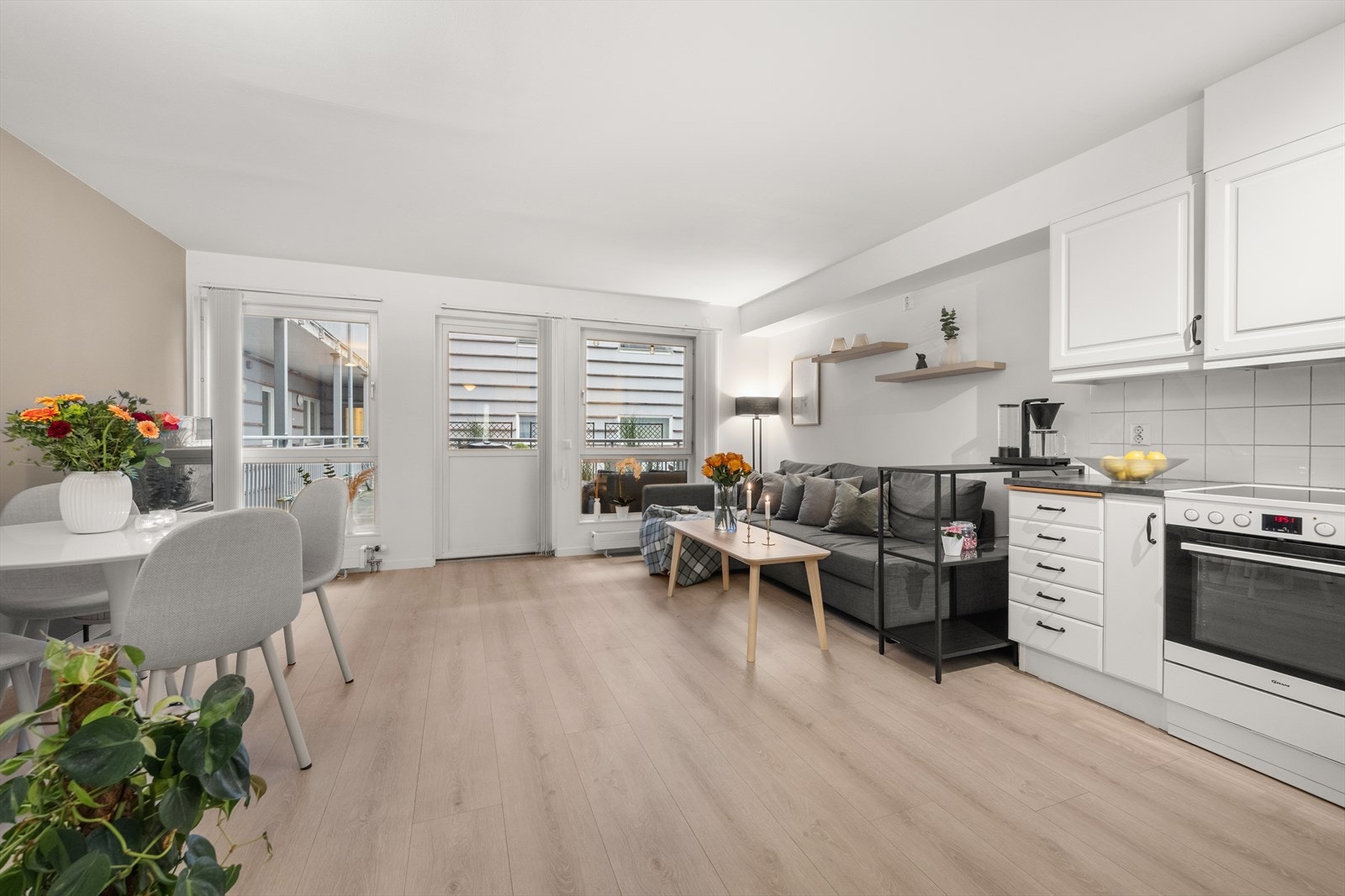 Lyst og fint oppholdsrom Galleribilde