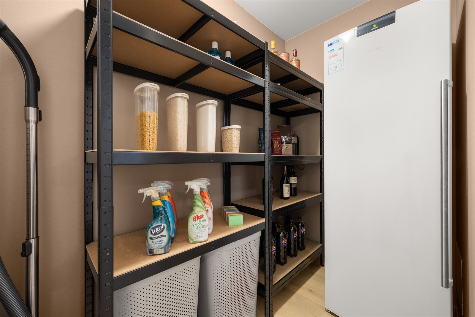 Her er det god plass for ytterligere oppbevaring Galleribilde