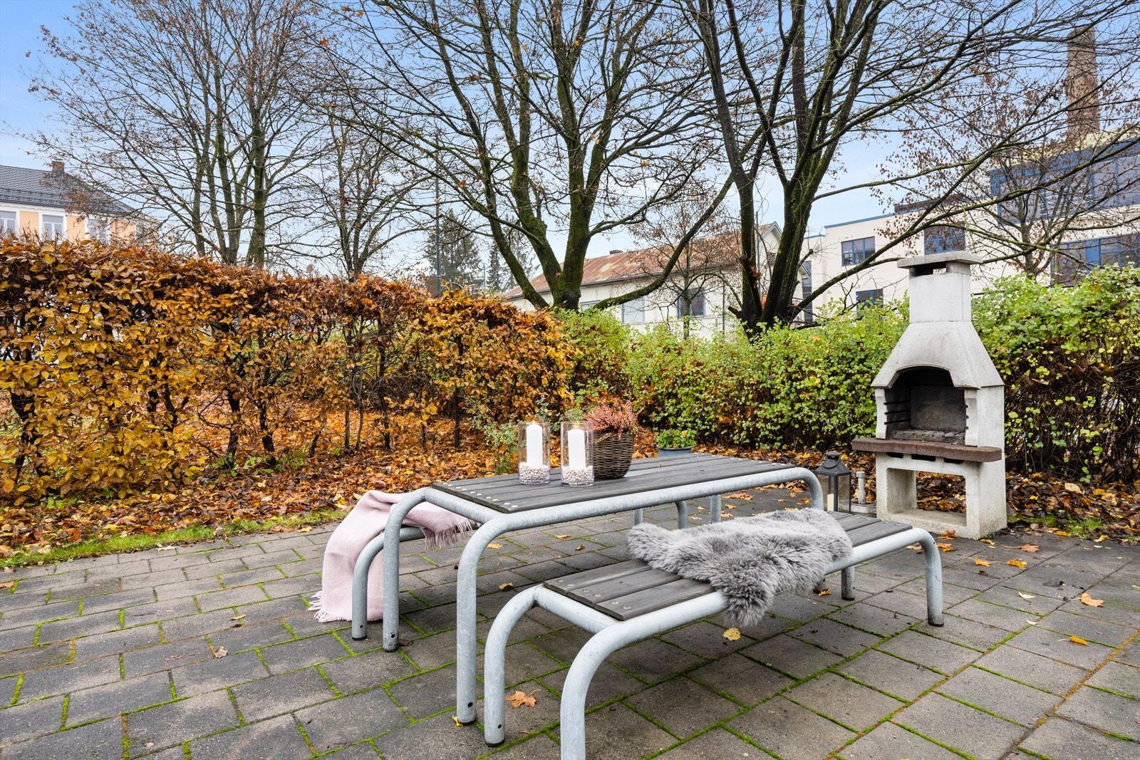 Opparbeidet med utemøblement og peis Galleribilde