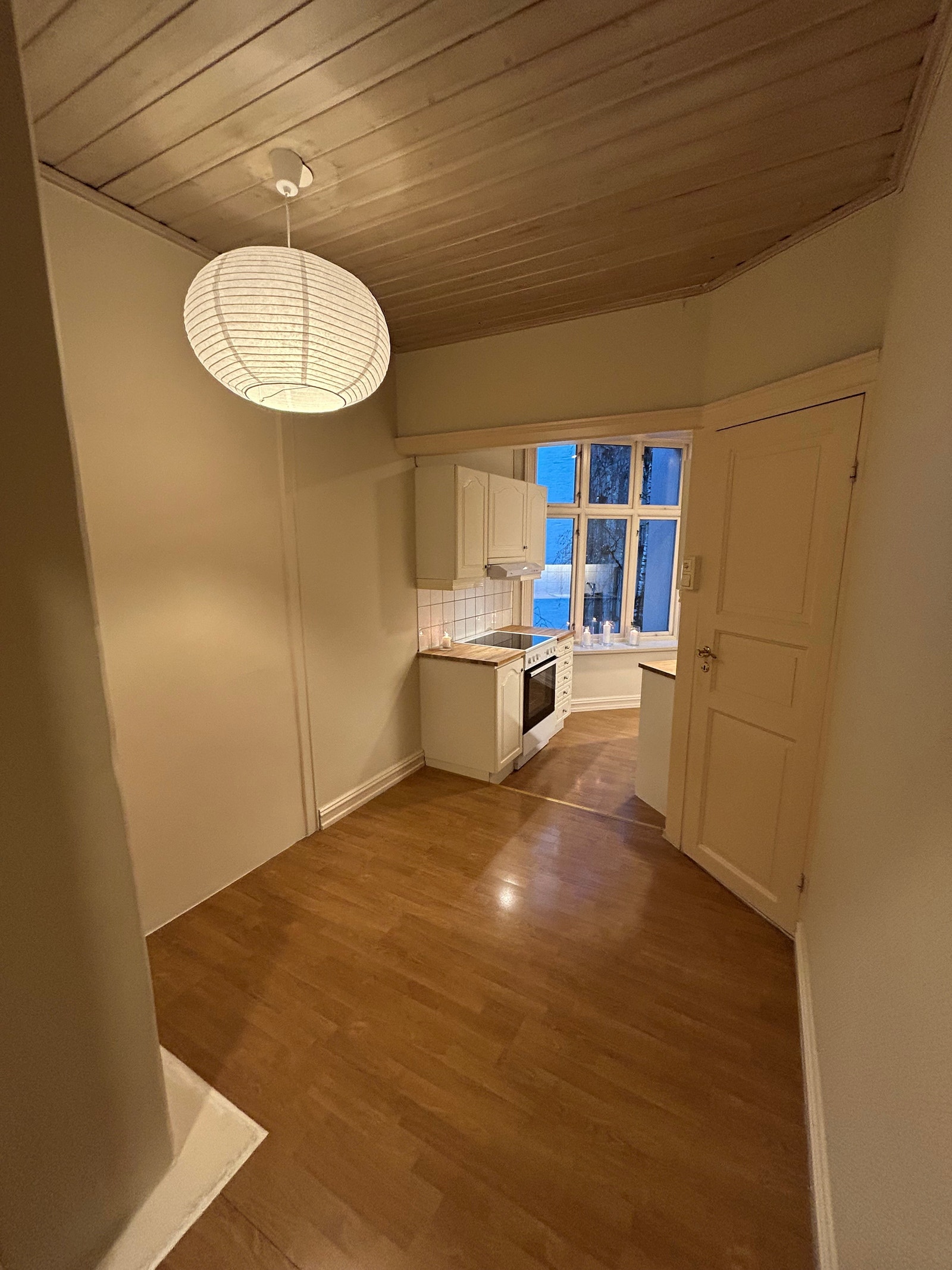 Kjøkken med romslig spiseplass Galleribilde