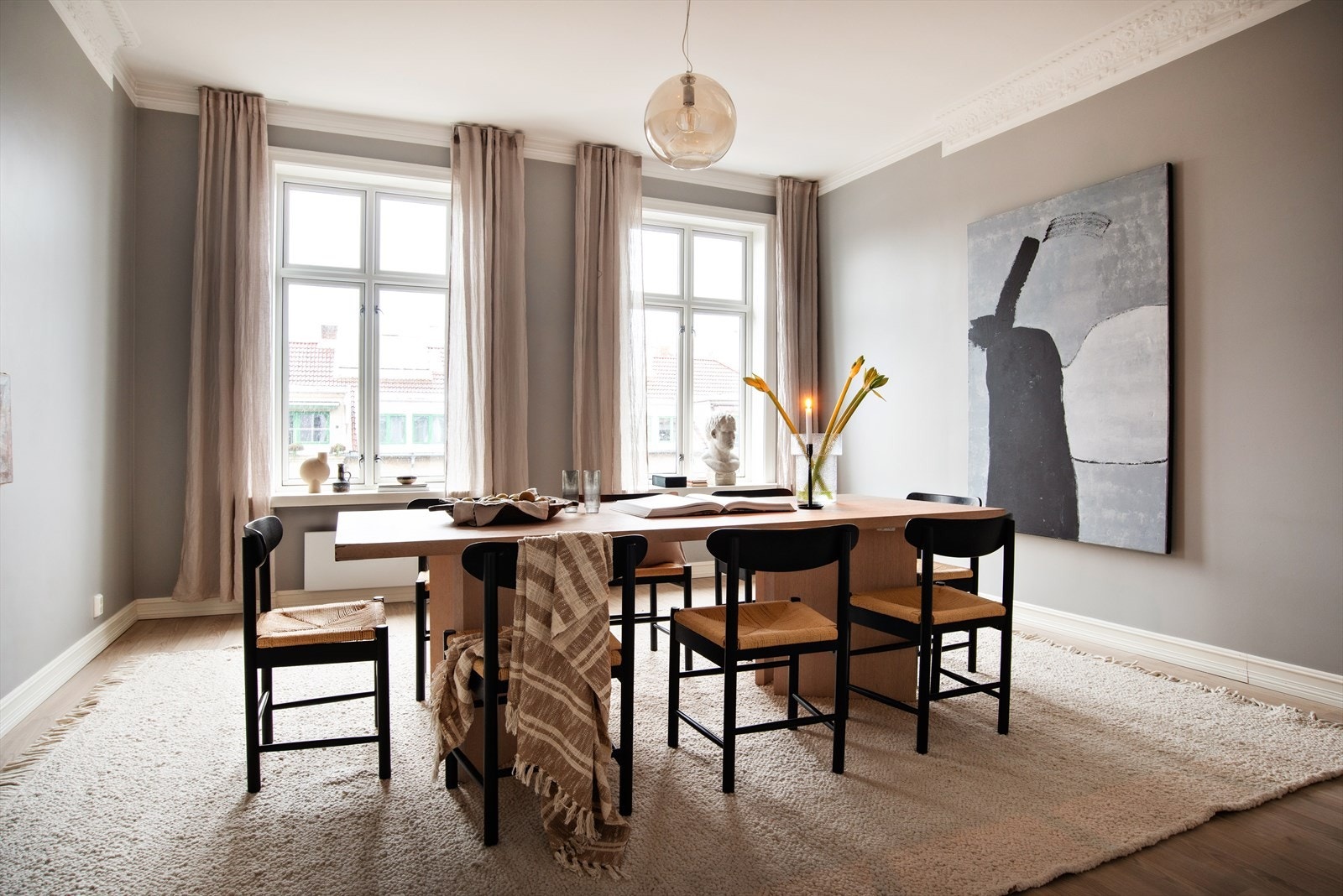 Separat spisestue med plass til spisebord av god størrelse. Galleribilde